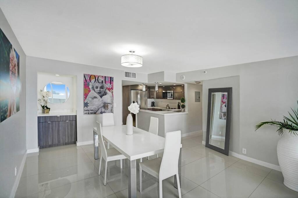 Apartment Sin City! Brand New And Water View! Miami