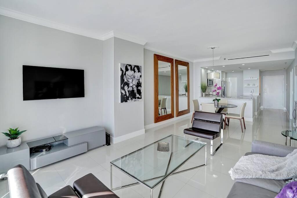 Sky High Penthouse! Water & Views * Miami
