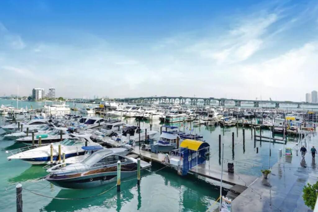 Apartment Sky High Penthouse! Water & Views