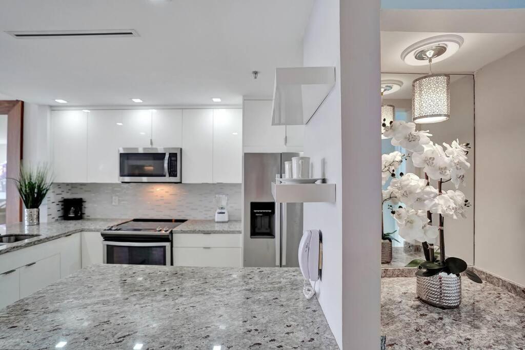 Apartment Sky High Penthouse! Water & Views *