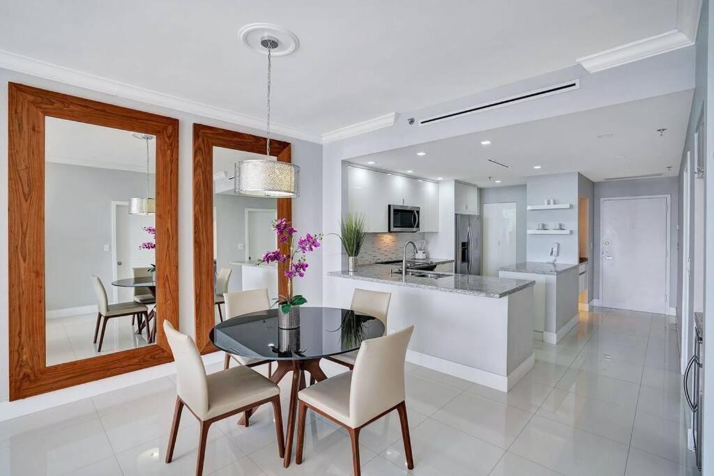 Sky High Penthouse! Water & Views Apartment Miami