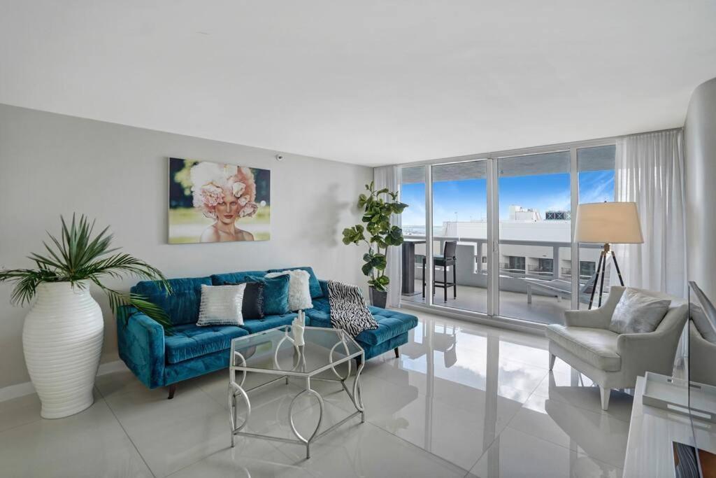 Sin City! Brand New And Water View! *