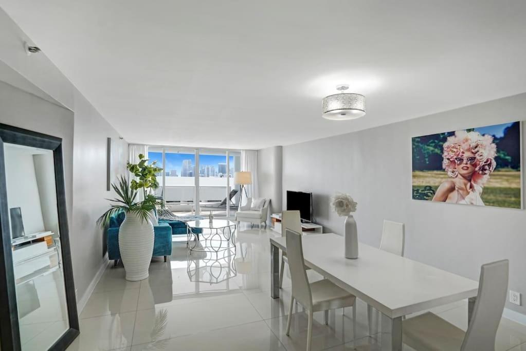 Sin City! Brand New And Water View! Apartment