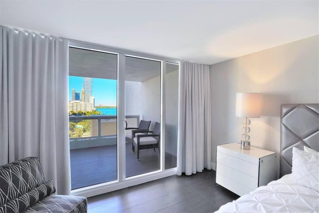 Apartment Vibes! Biscayne Bay Water And Park Views! *