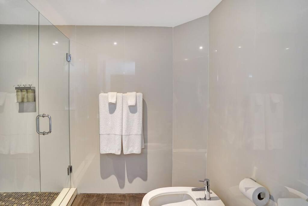 Vibes! Biscayne Bay Water And Park Views! Apartment Miami