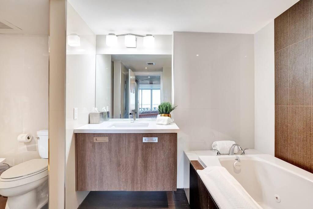 Apartment Vibes! Biscayne Bay Water And Park Views!