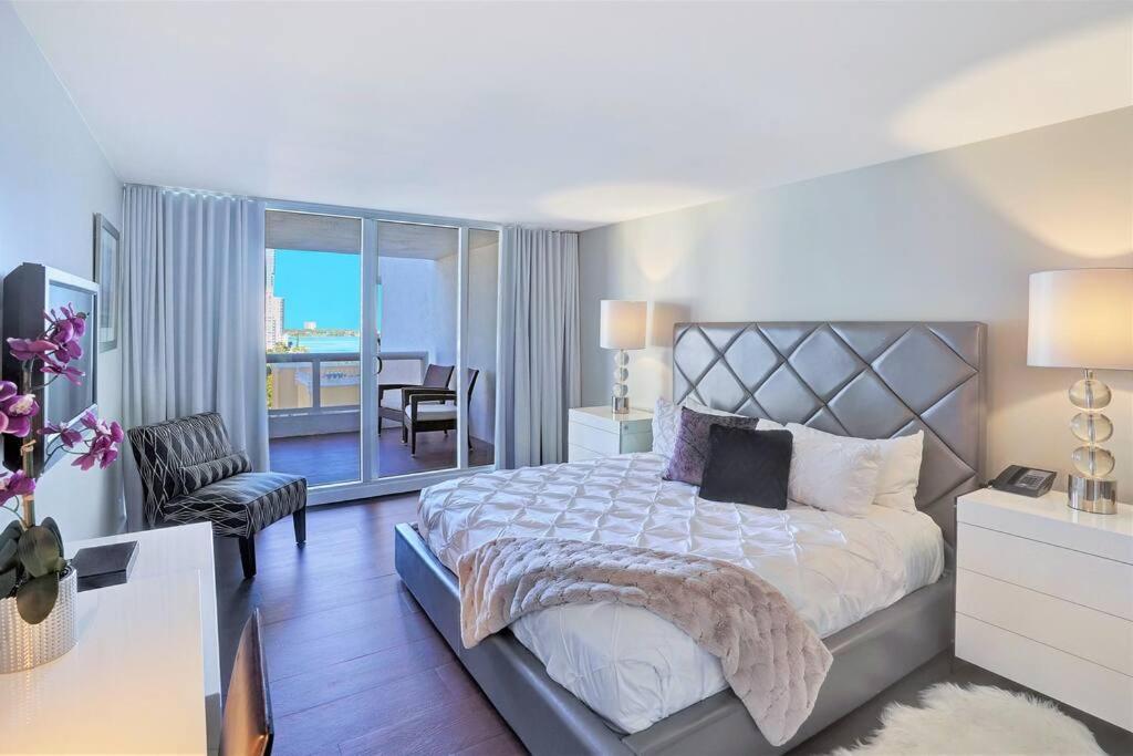 Apartment Vibes! Biscayne Bay Water And Park Views! *