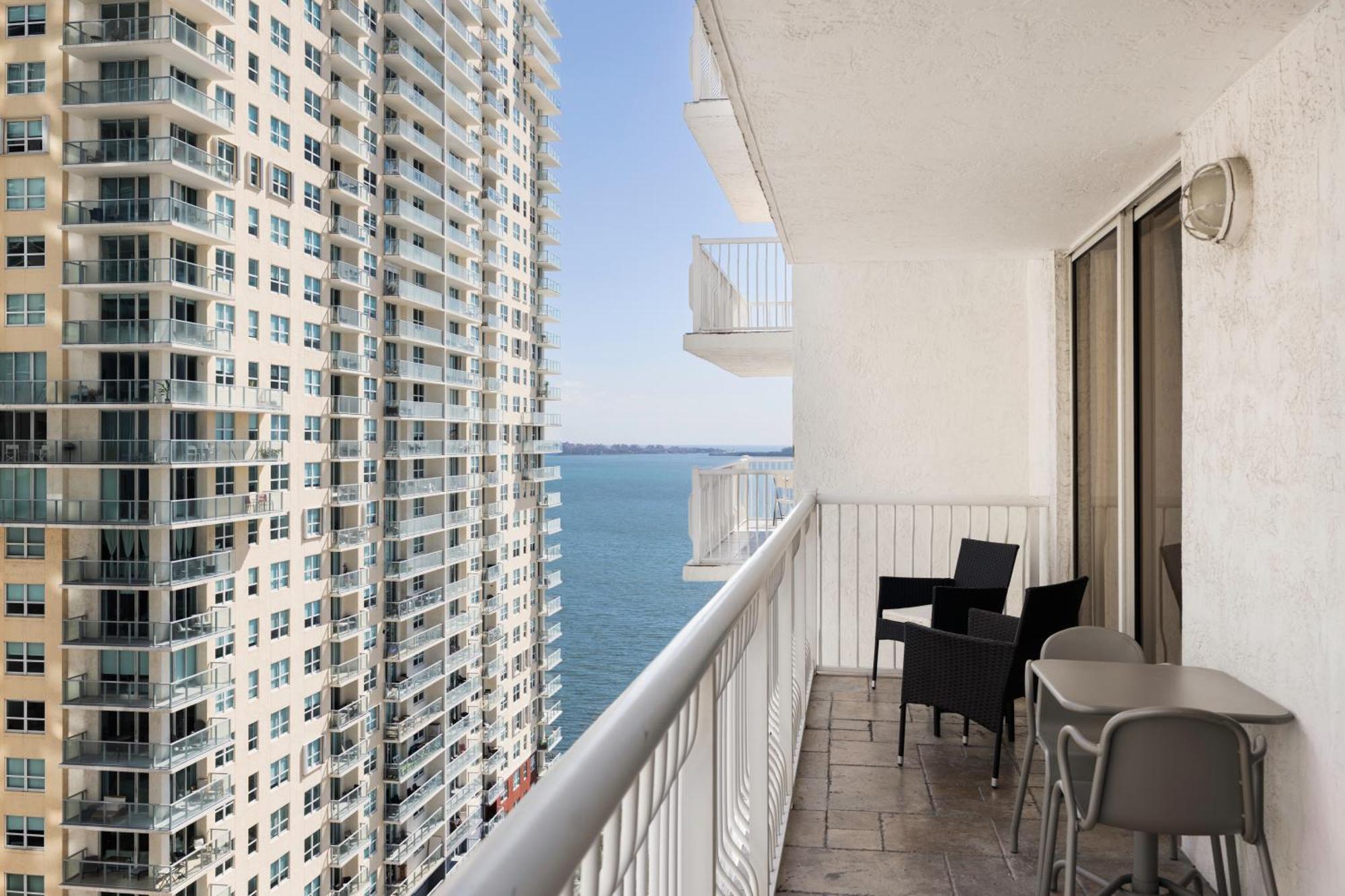 1bd With Free Parking And Amazing View