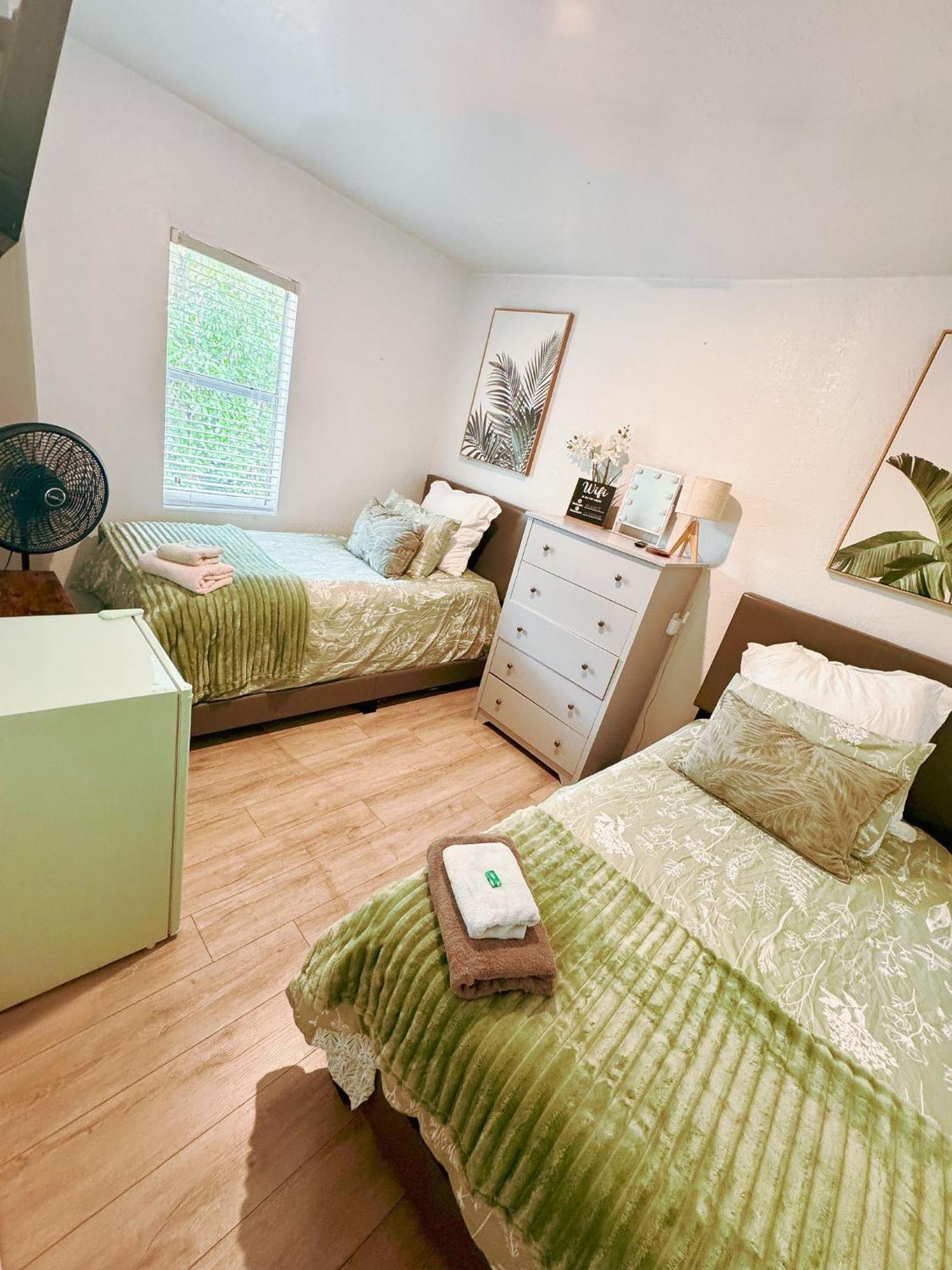 Gasthof Deluxe In Location In A 2 Bedrooms Unit - Parking, Laundry And Luggage Storage