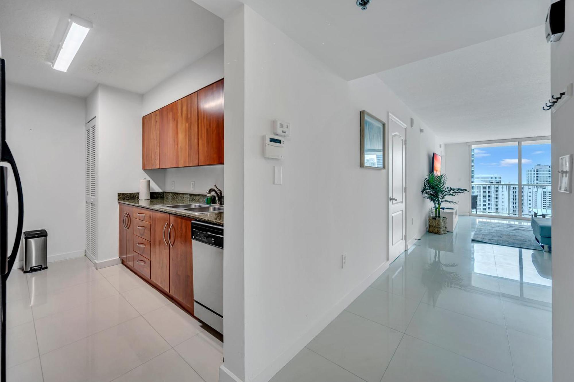 Brickell - Panoramic Views - Free Parking Apartment *