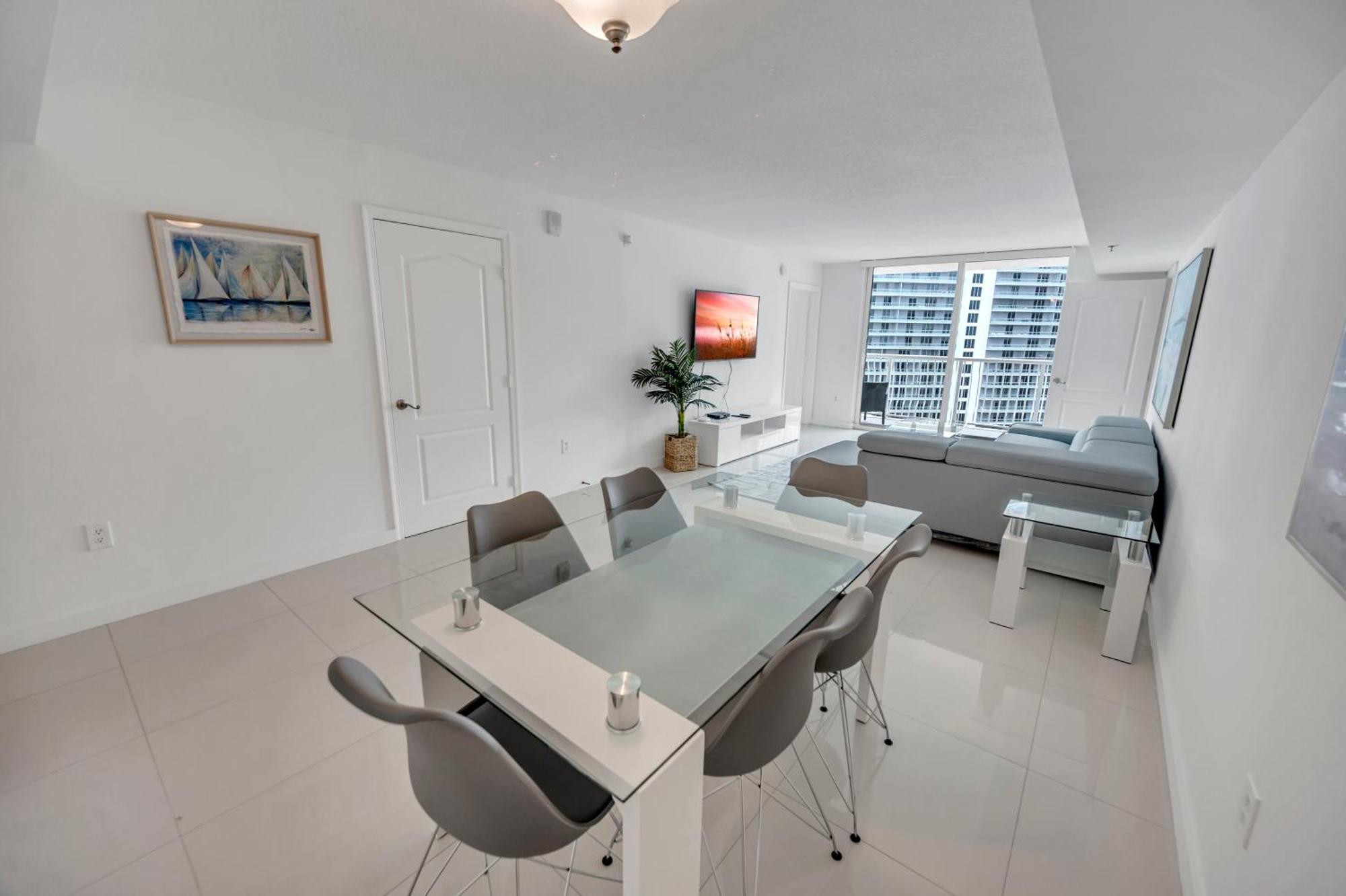 Brickell - Panoramic Views - Free Parking *