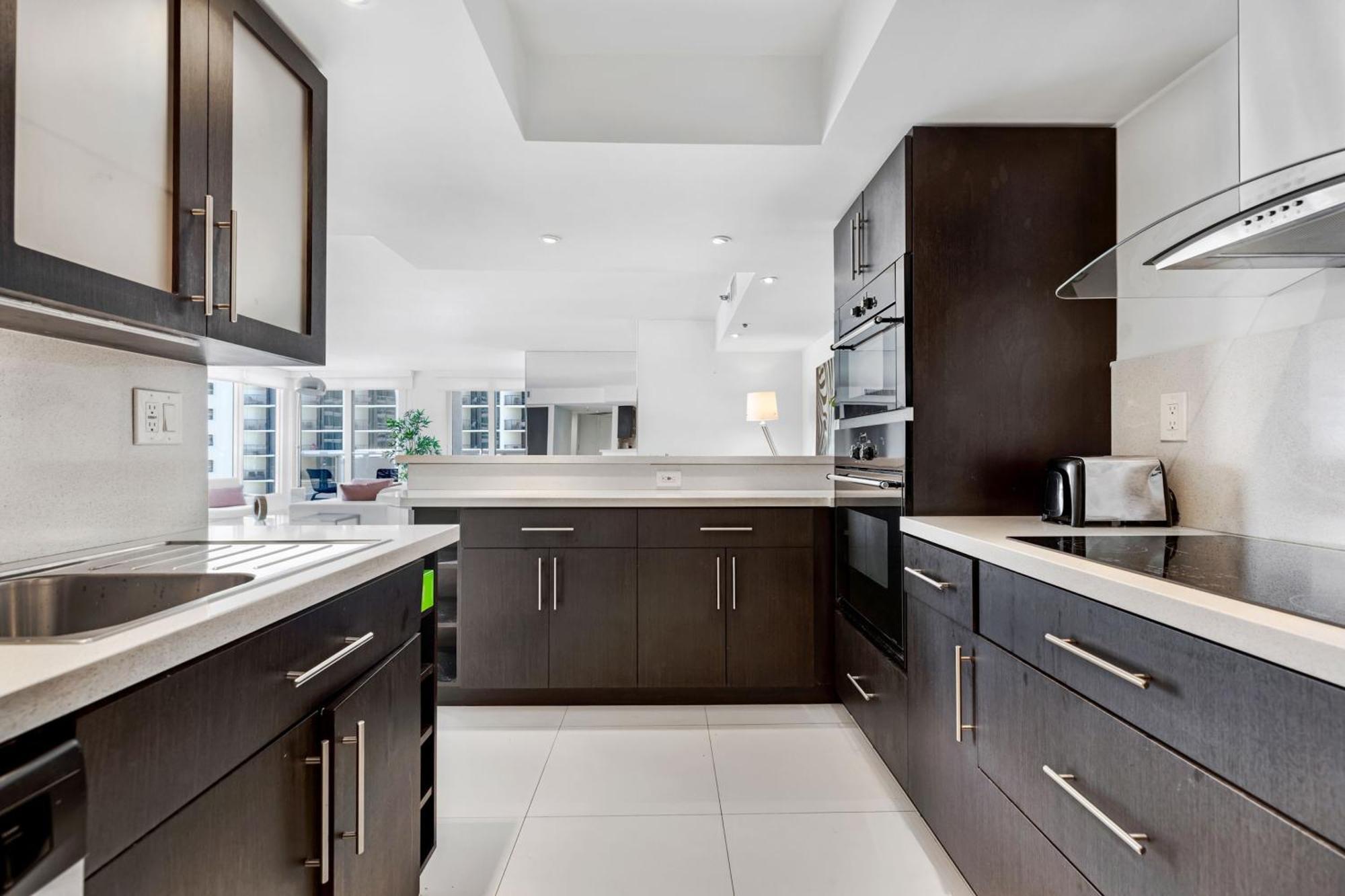 4 Bedroom With Stunning Balcony View * Miami