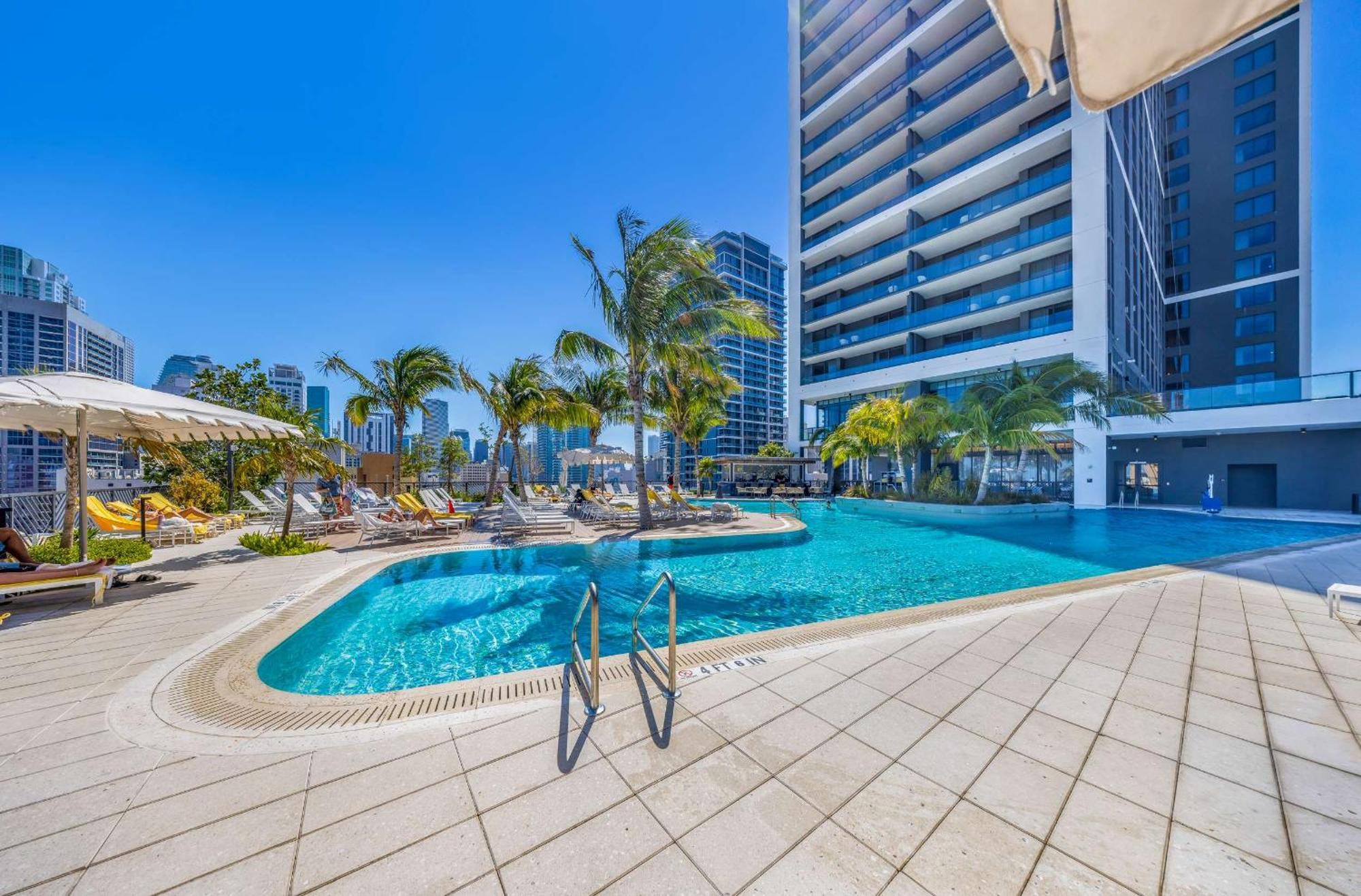 Upscale 3br Escape With Downtown & Water Views * Miami
