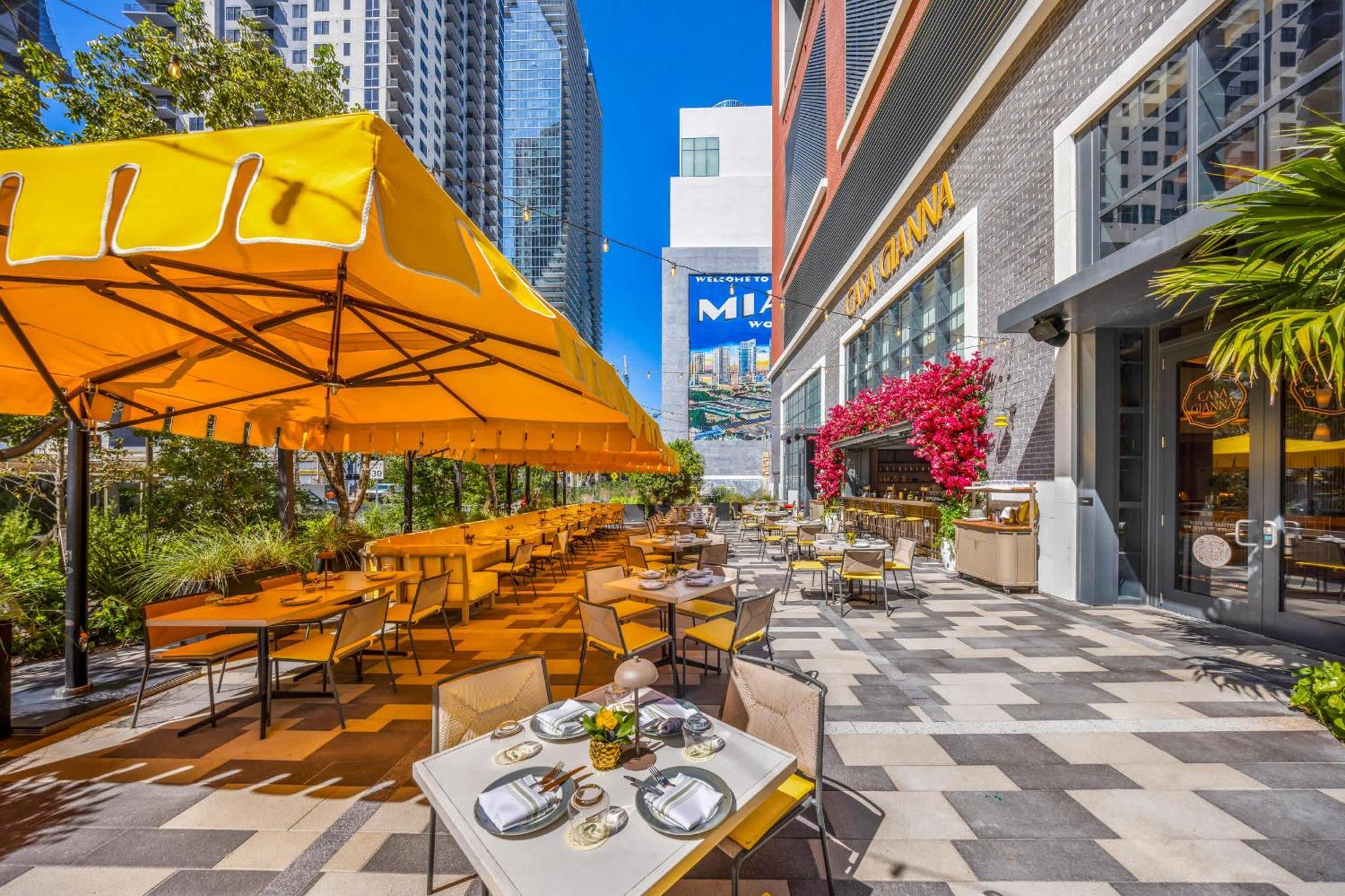 Upscale 3br Escape With Downtown & Water Views