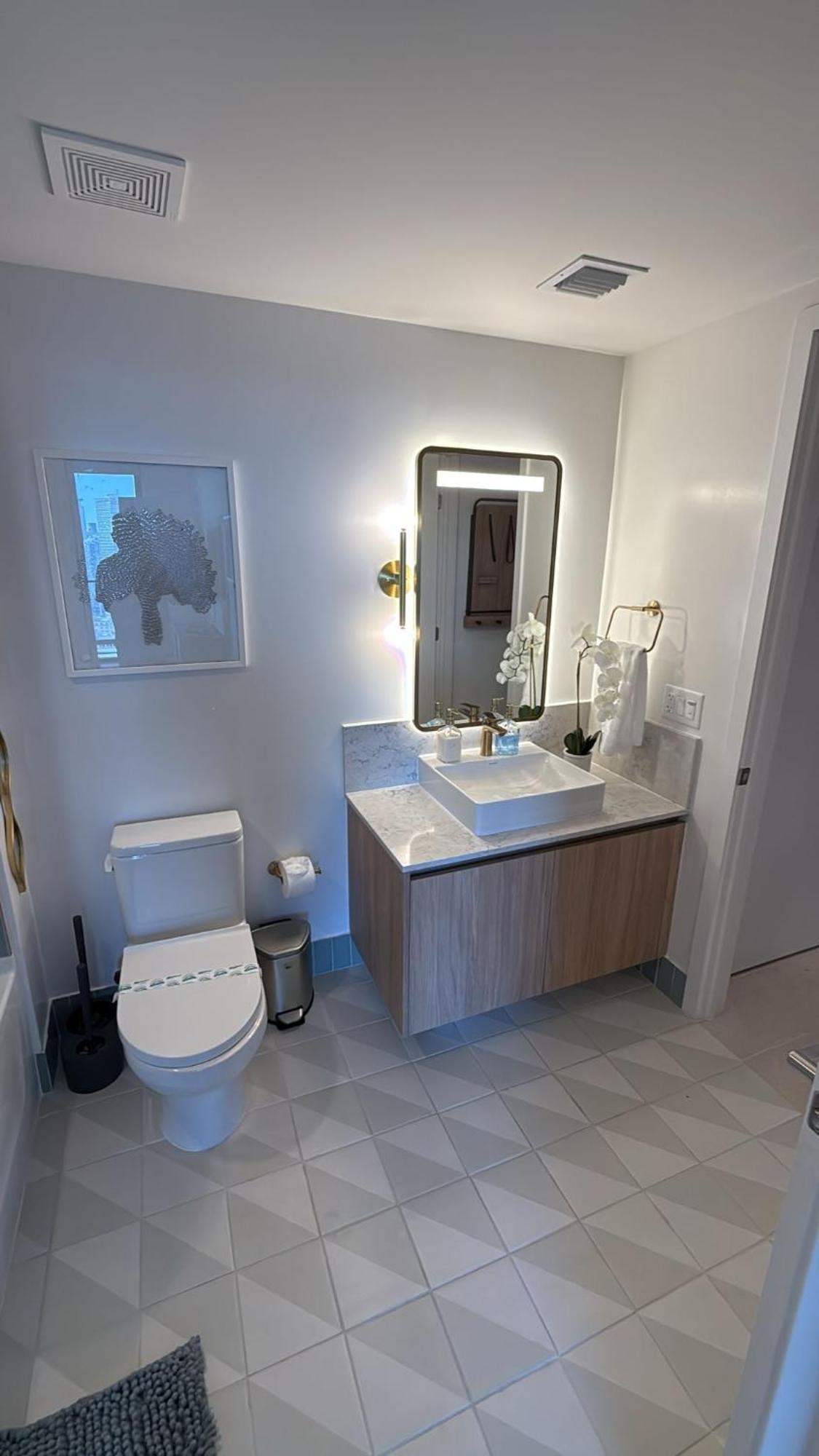 New Unit Dwntwn Near Kaseya Center Apartment *