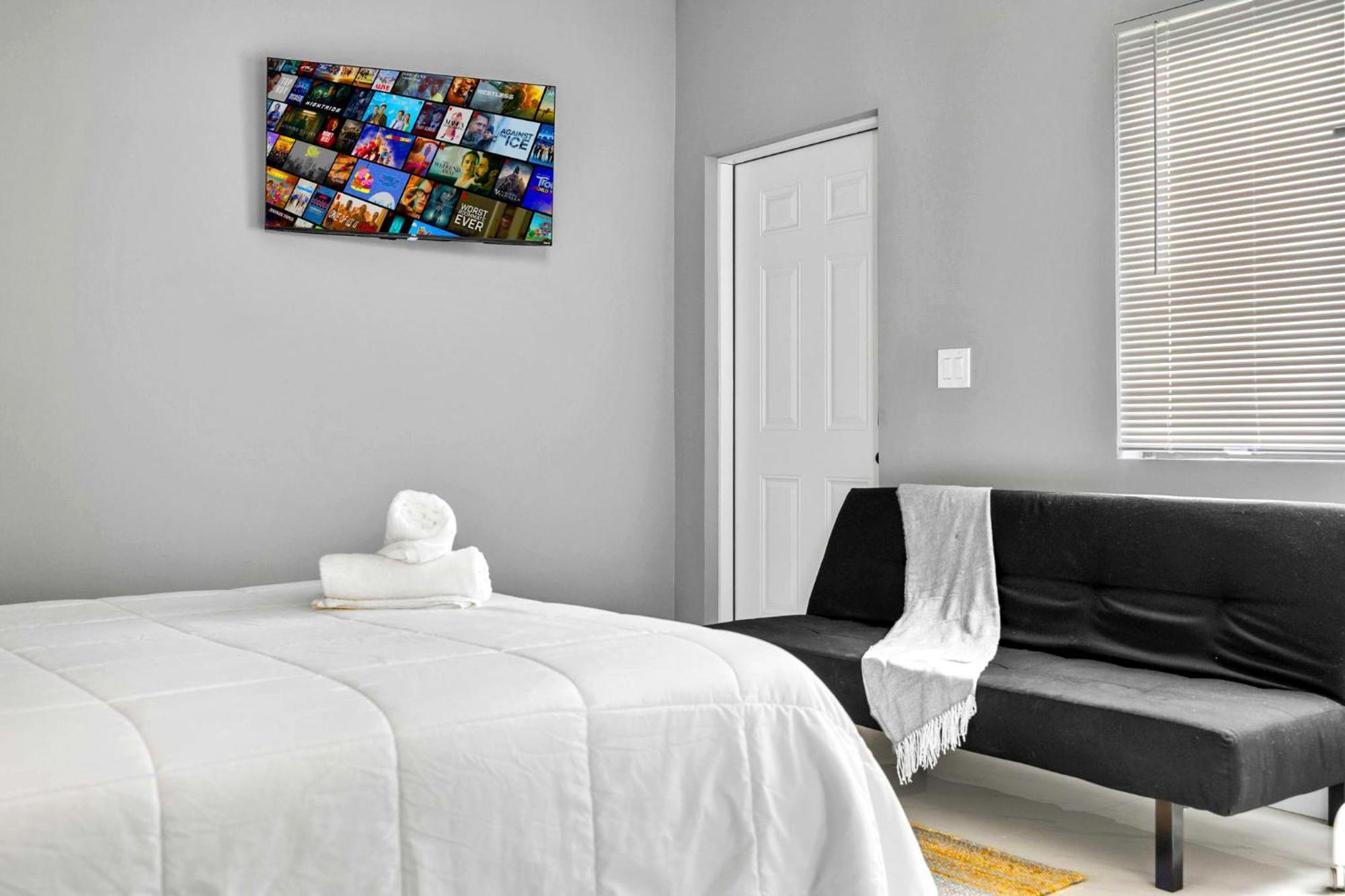 Comfy & Charming W Beautiful Space! Apartment *