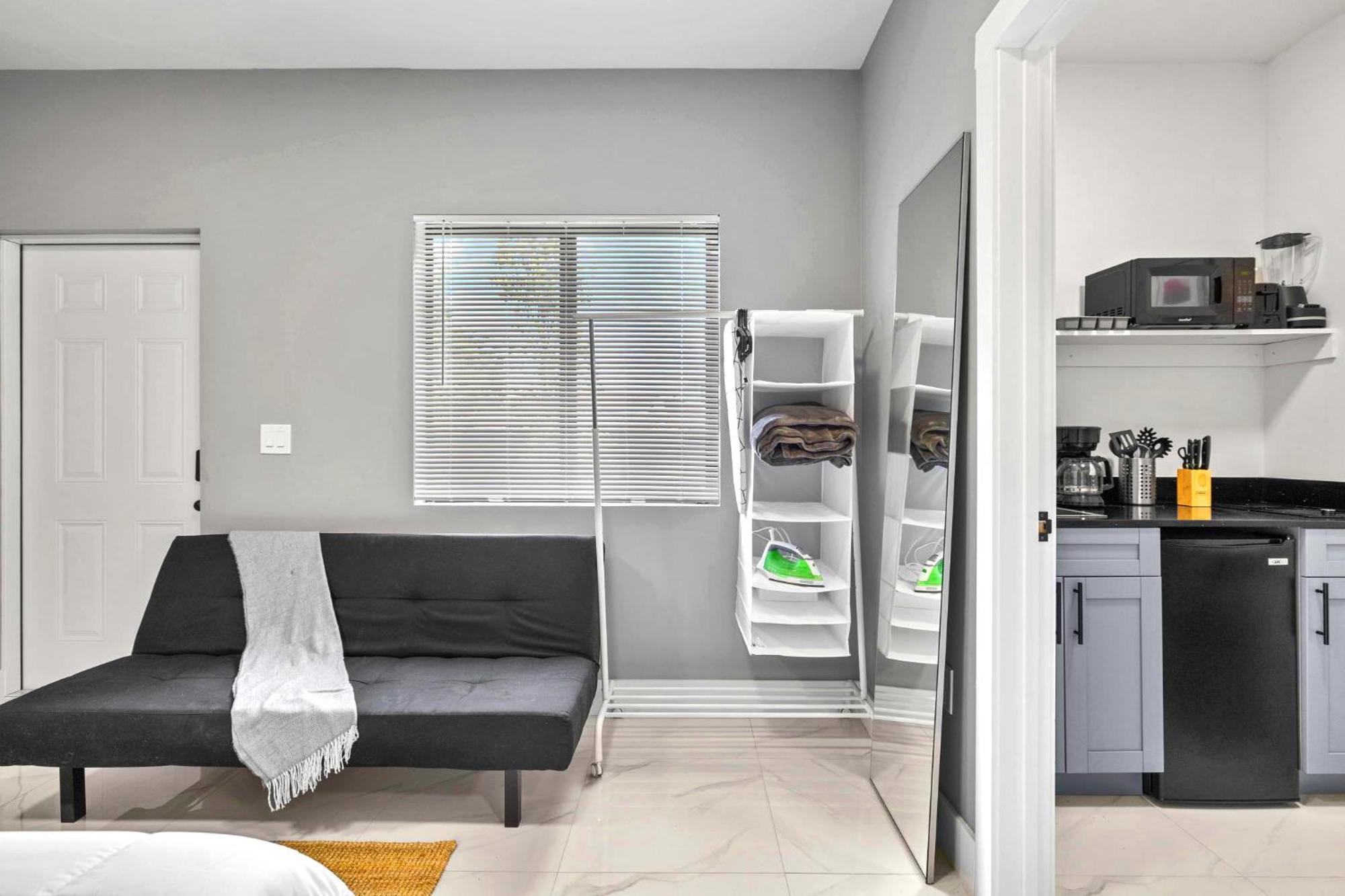 Comfy & Charming W Beautiful Space! Apartment *