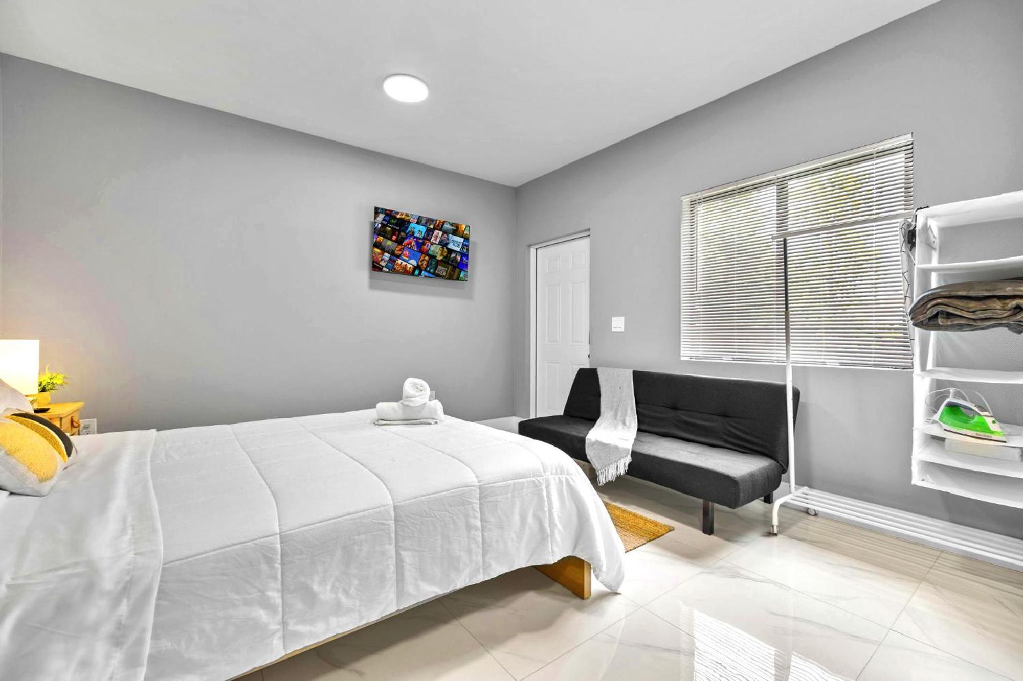 Comfy & Charming W Beautiful Space! Miami