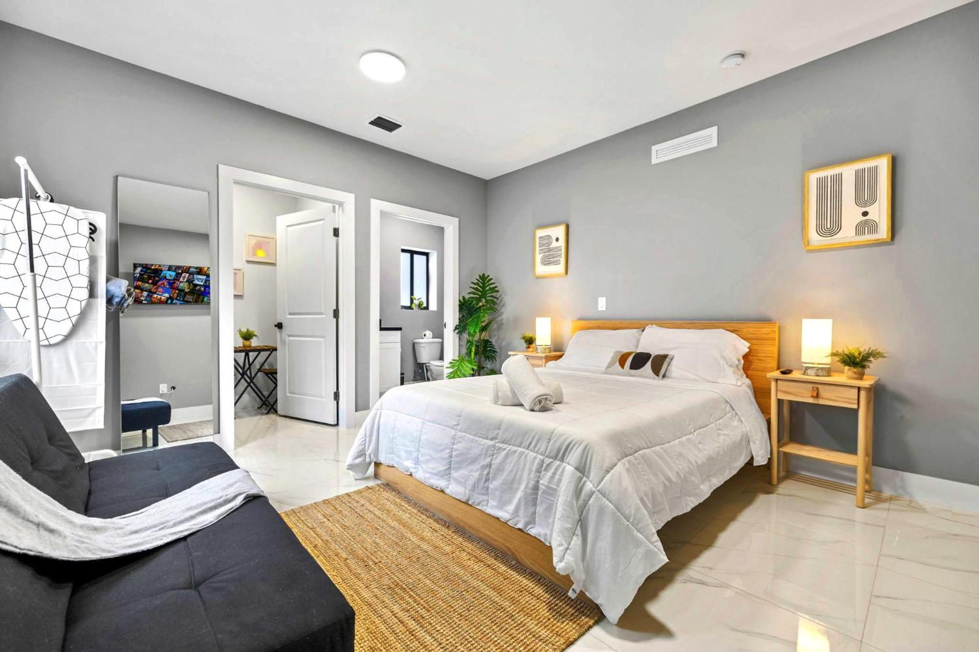Apartment Comfy & Charming W Beautiful Space!