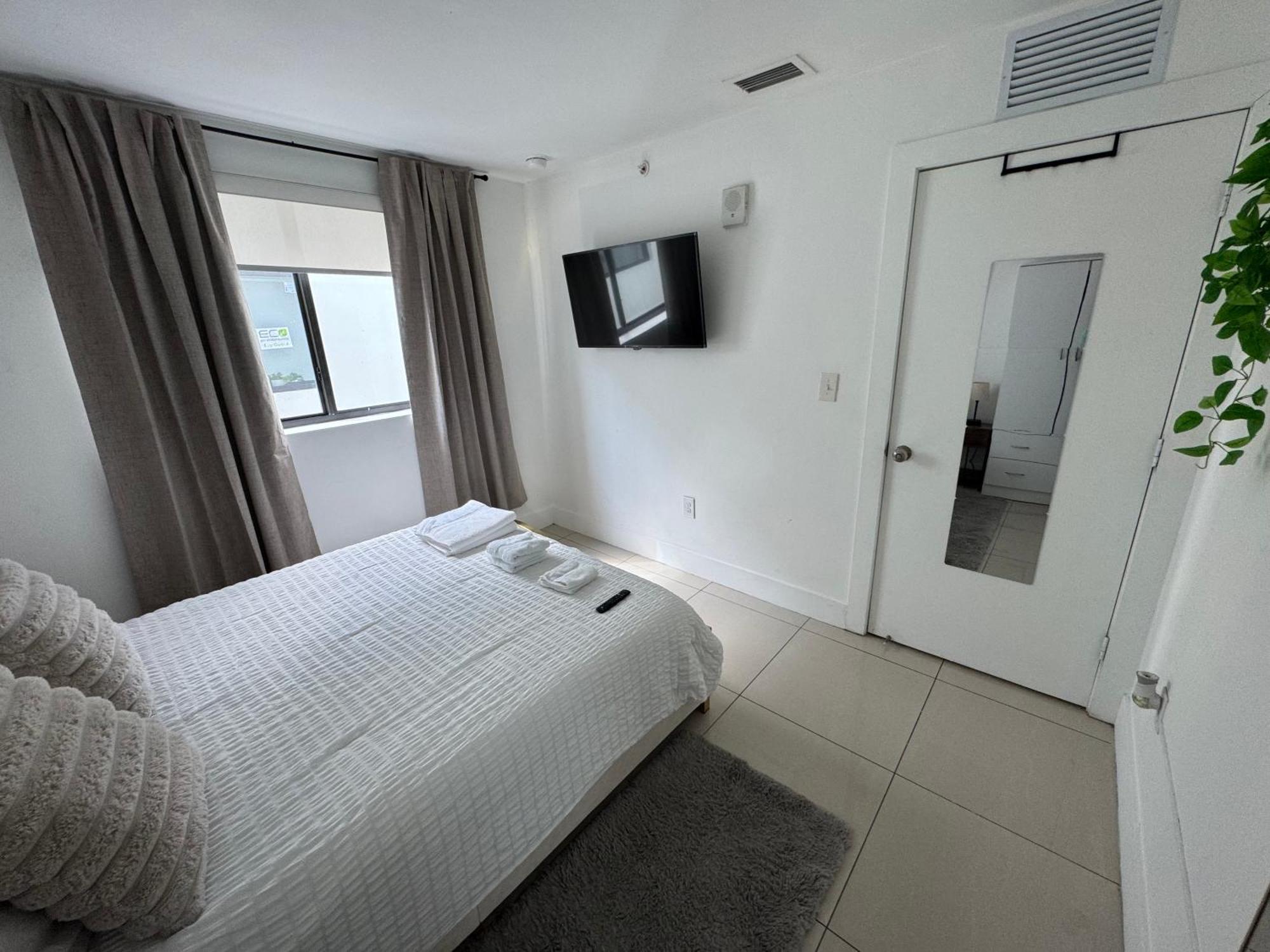 Modern Bedroom In Shared With Host