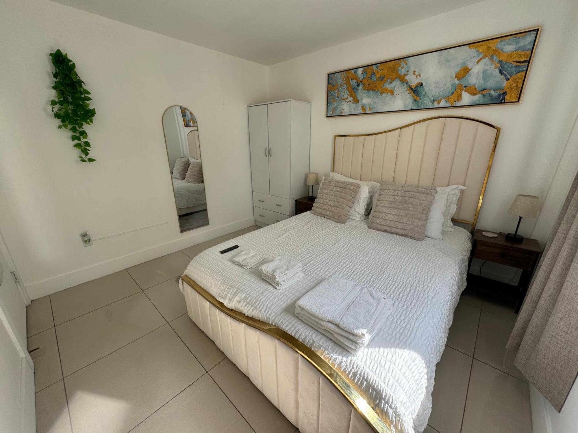 Apartment Modern Bedroom In Shared With Host *