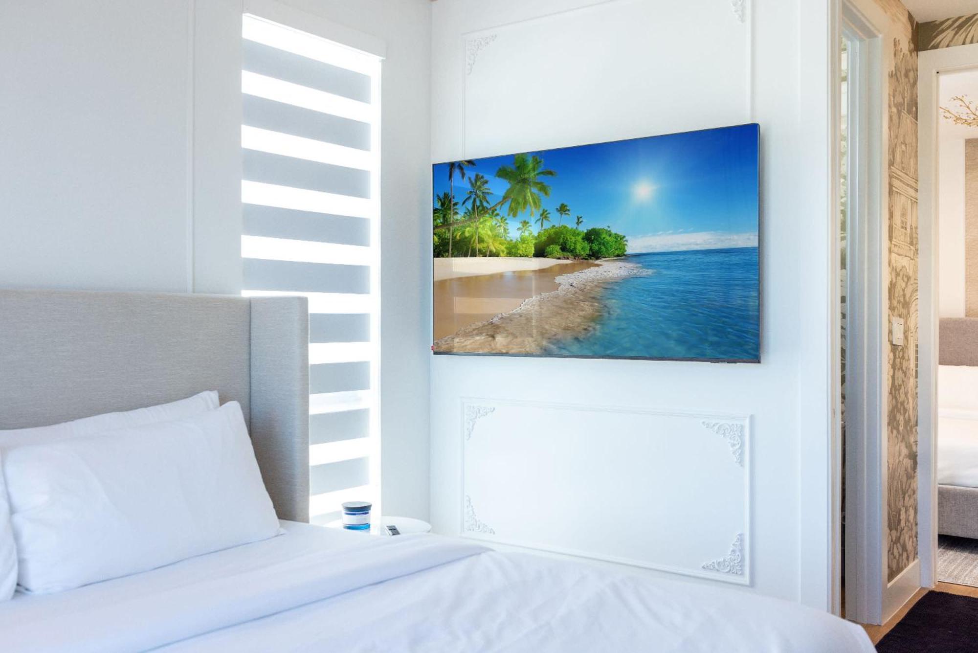 2 Homes Pools Kitchens Paris Cuba Design Holiday home Miami