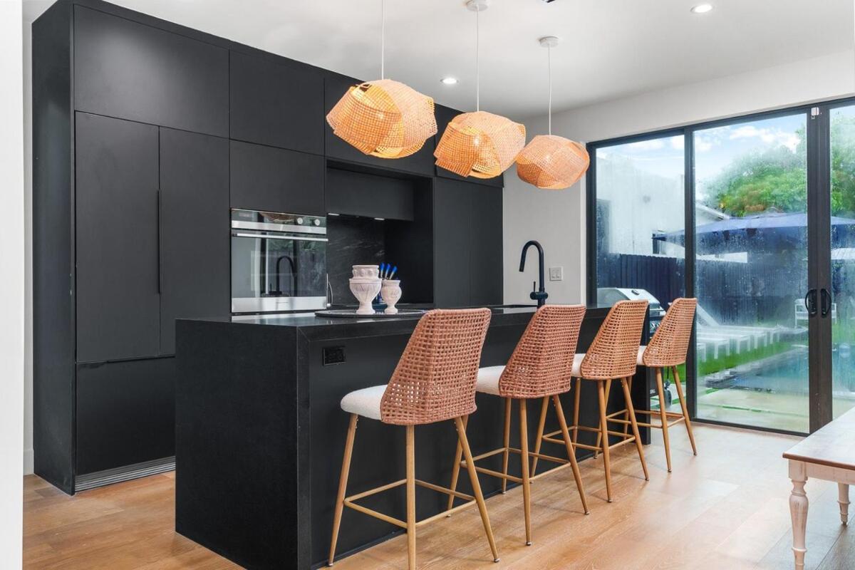 2 Homes Pools Kitchens Greece Japan Design *