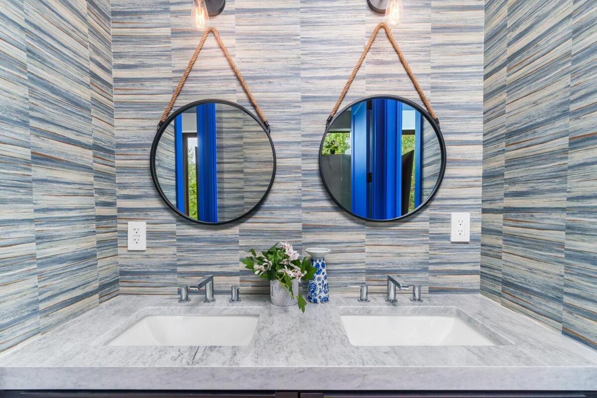 2 Homes Pools Kitchens Greece Japan Design *