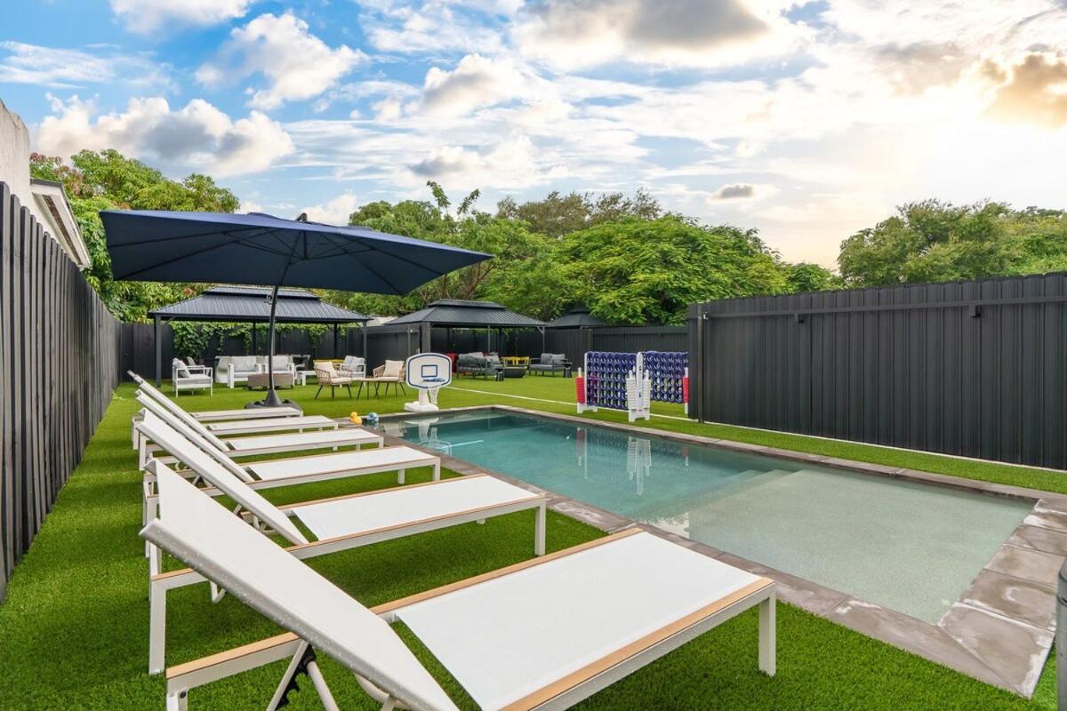 2 Homes Pools Kitchens Greece Japan Design * Miami