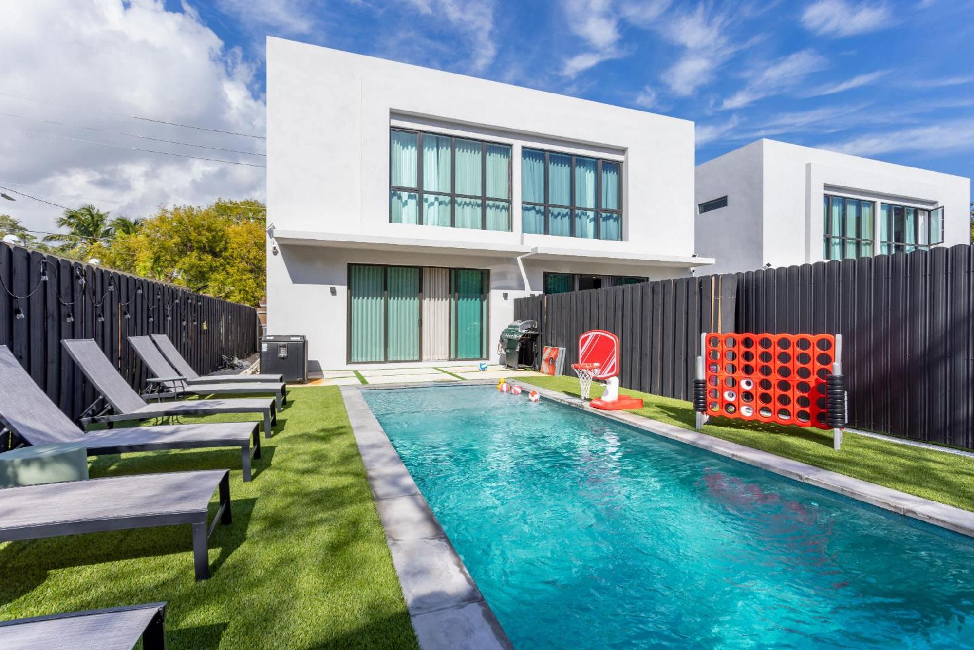 Cuba - New Modern 3br Heated Pool Apartment