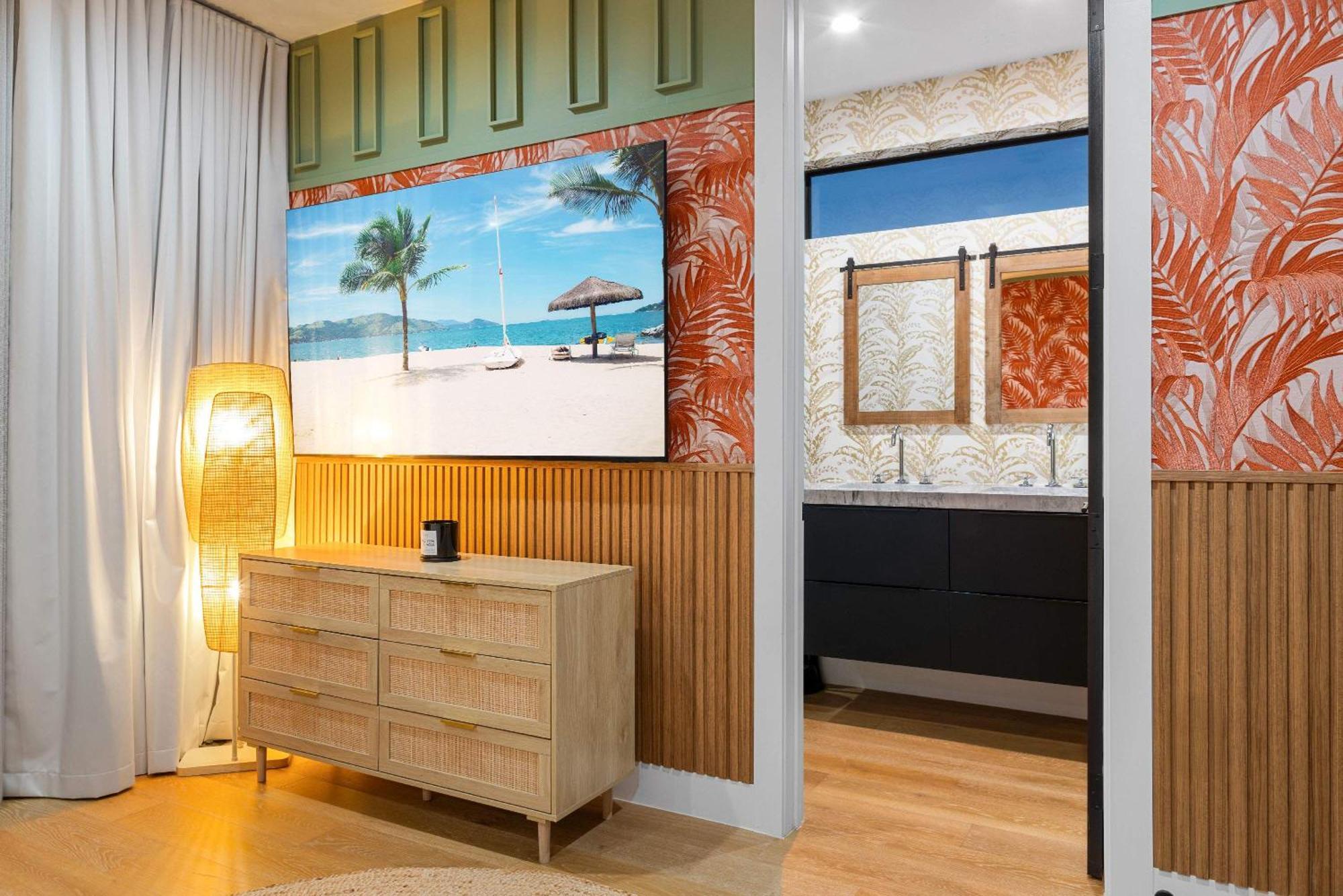Cuba - New Modern 3br Heated Pool