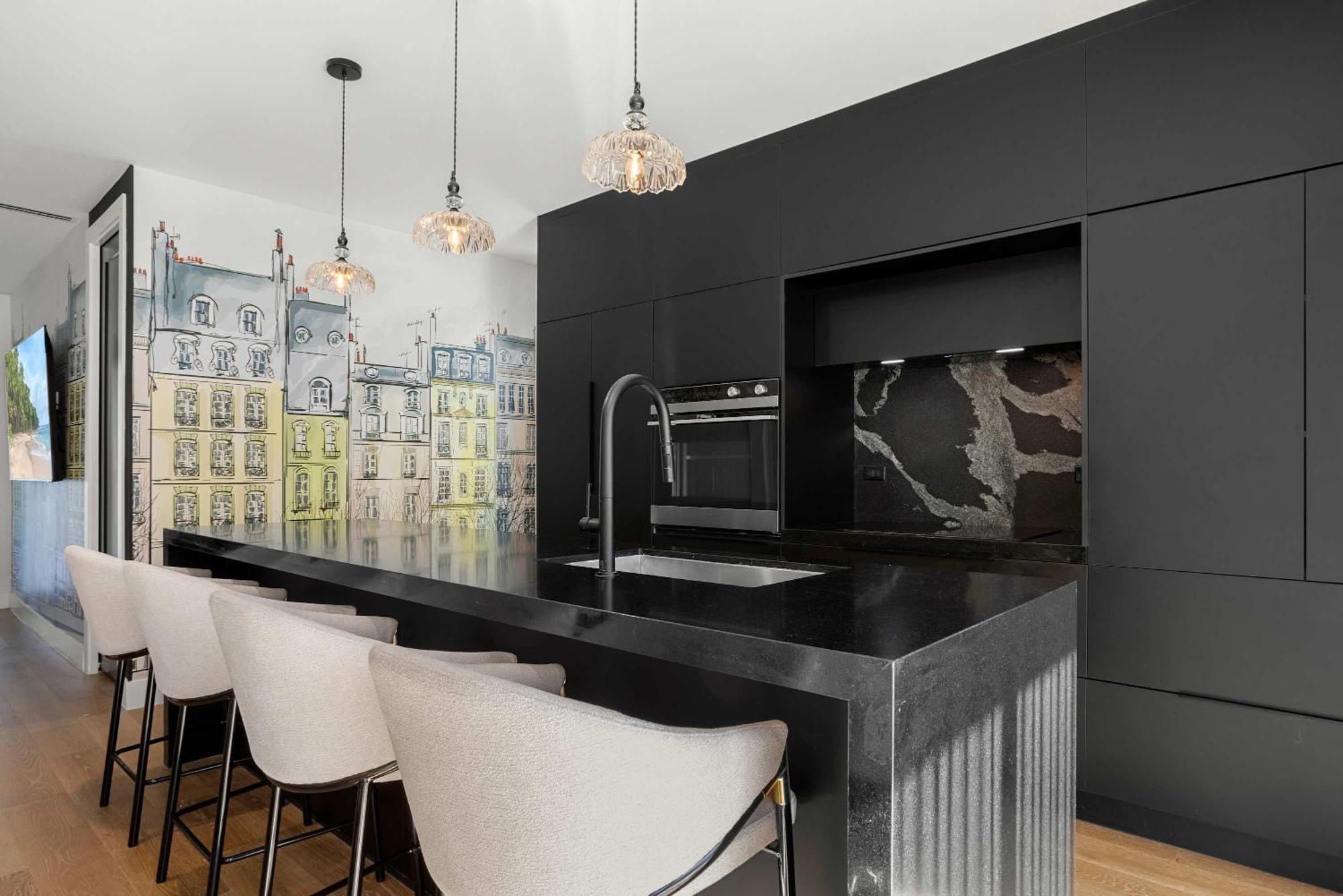 4br Paris Style Heated Pool New Build Holiday home *