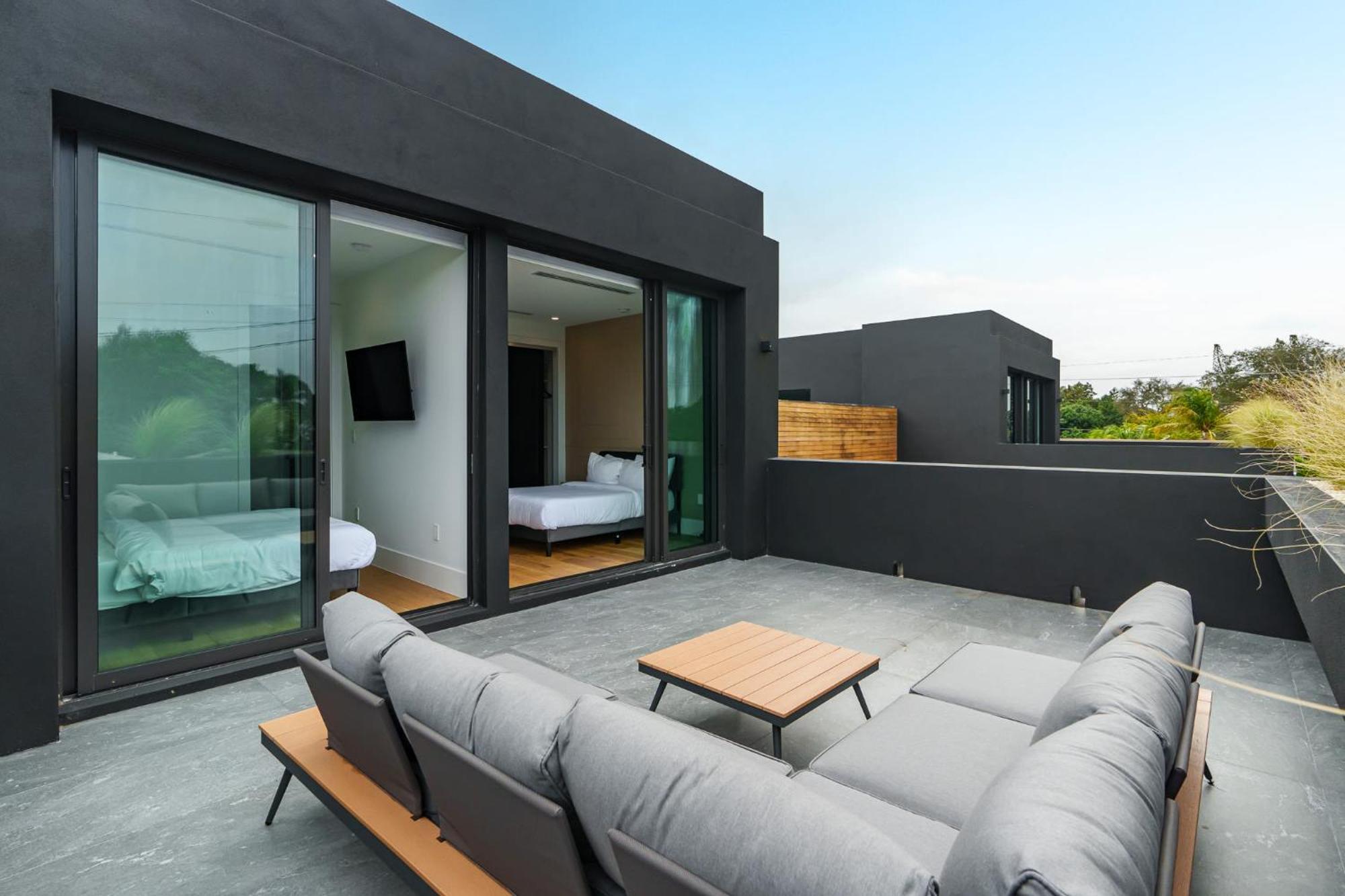 Modern Build Heated Pool Huge Open Concept *