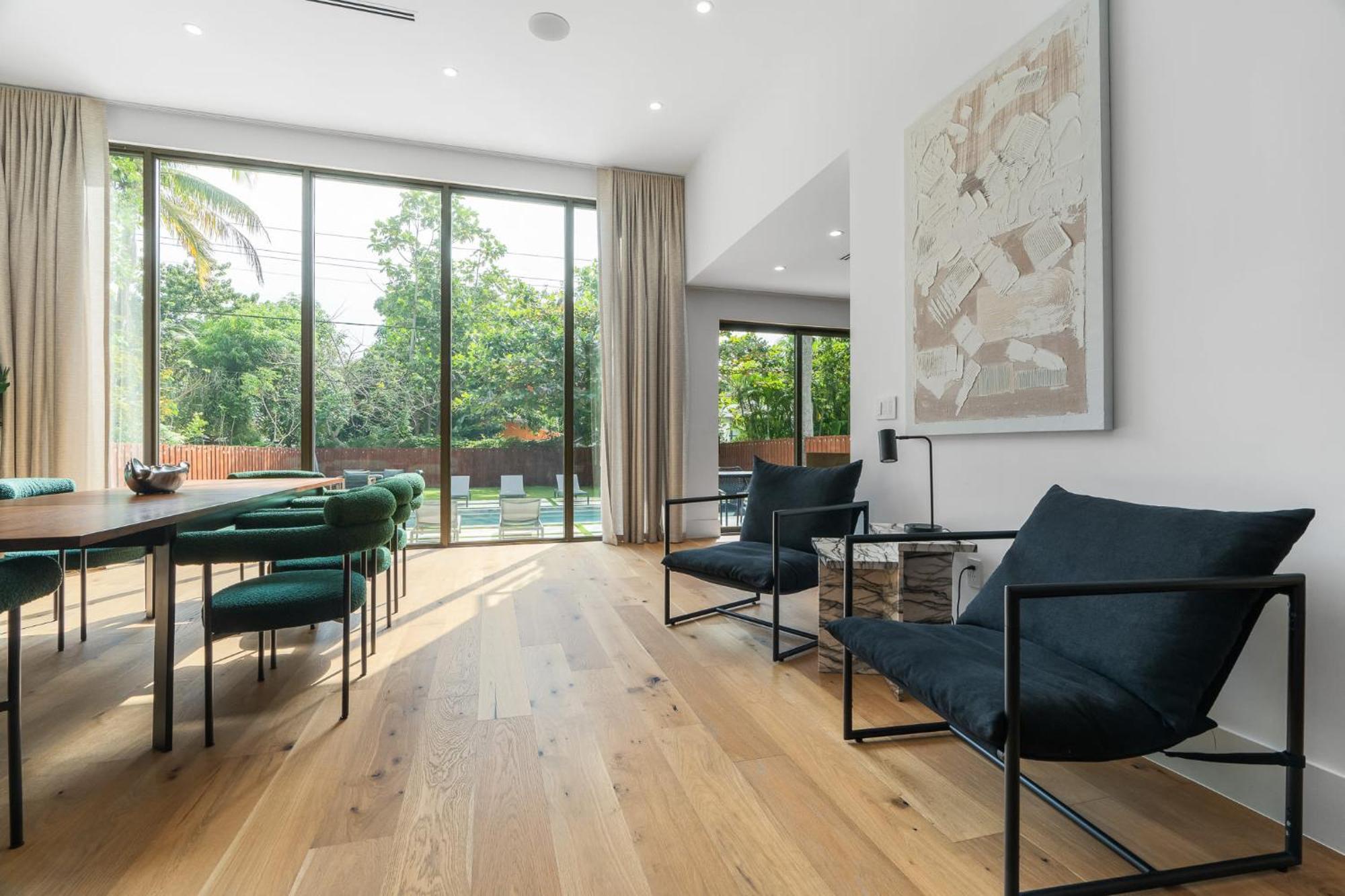 Modern Build Heated Pool Huge Open Concept *