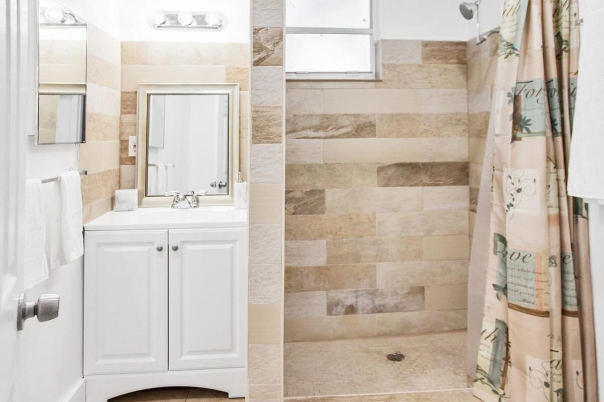 Designer Unit 3 Apartment *