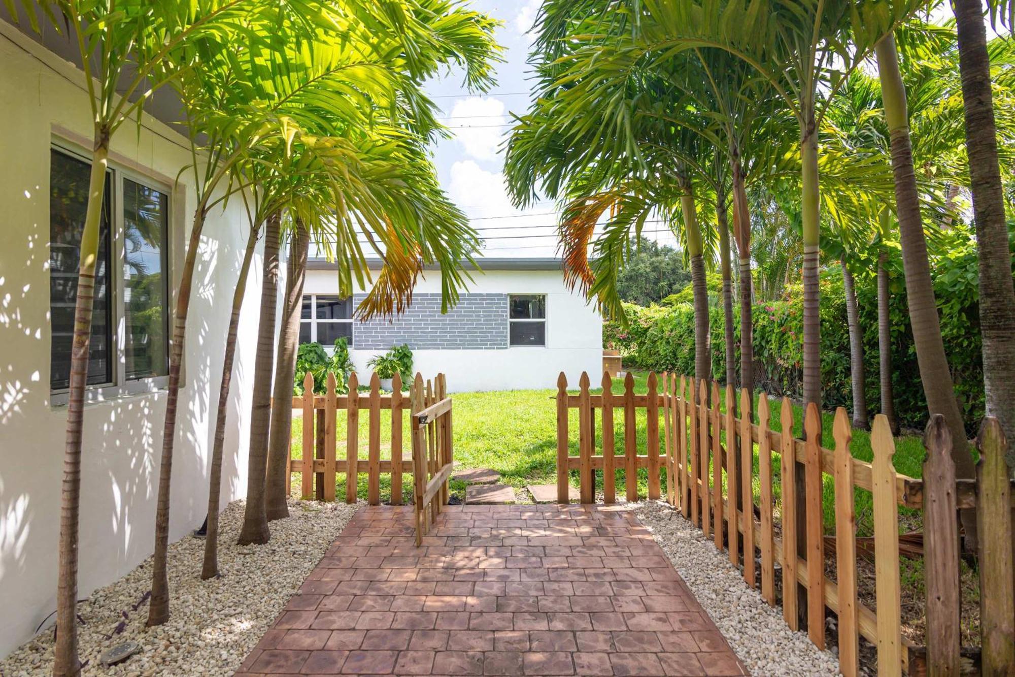 Serene Retreat Ideal For Couples Solo Travelers Villa