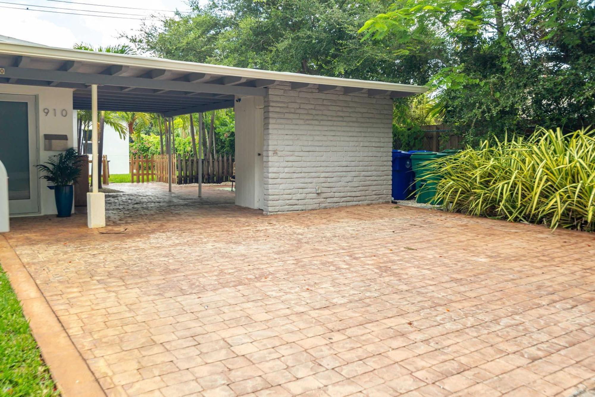 Serene Retreat Ideal For Couples Solo Travelers Villa *