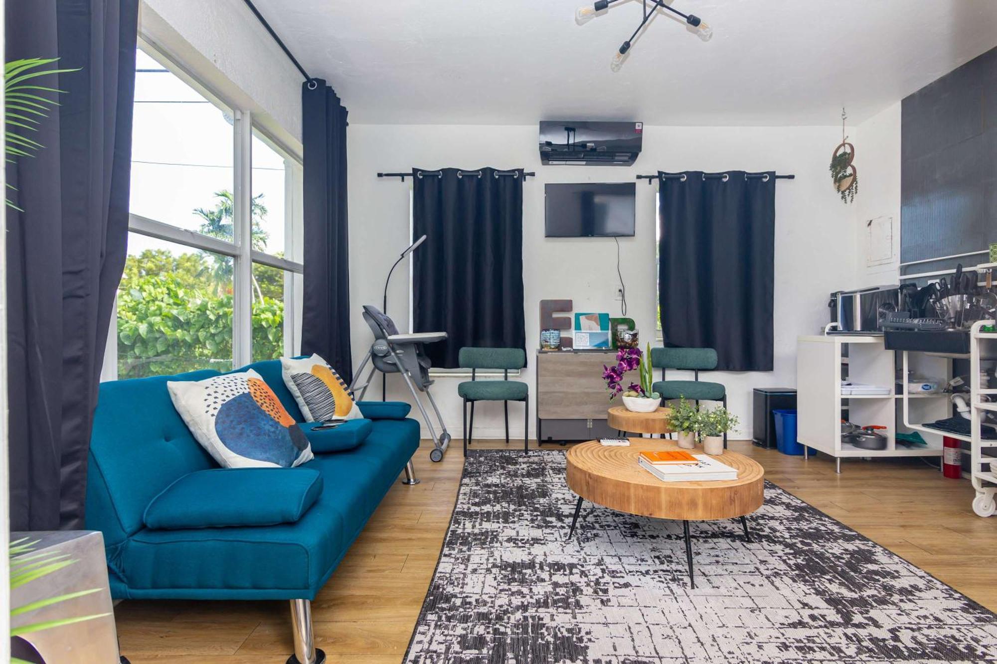 Serene Retreat Ideal For Couples Solo Travelers *