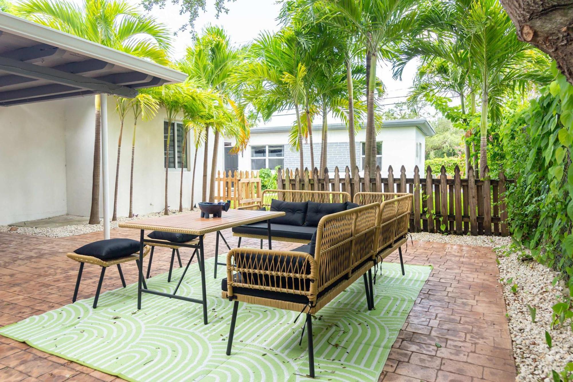 Serene Retreat Ideal For Couples Solo Travelers Villa