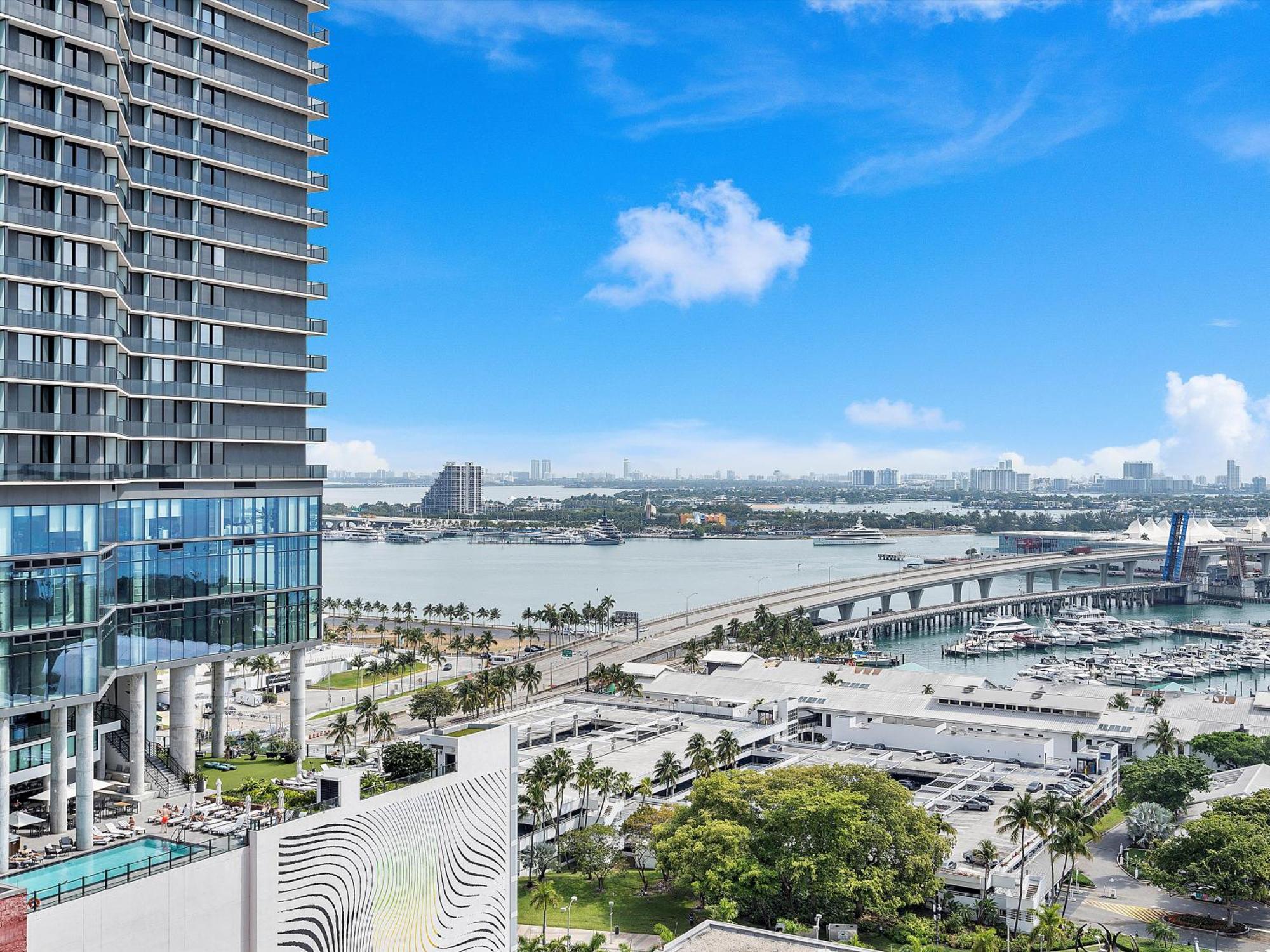 X-lounge - High-rise With Rooftop Pool & Panoramic Views Apartment *