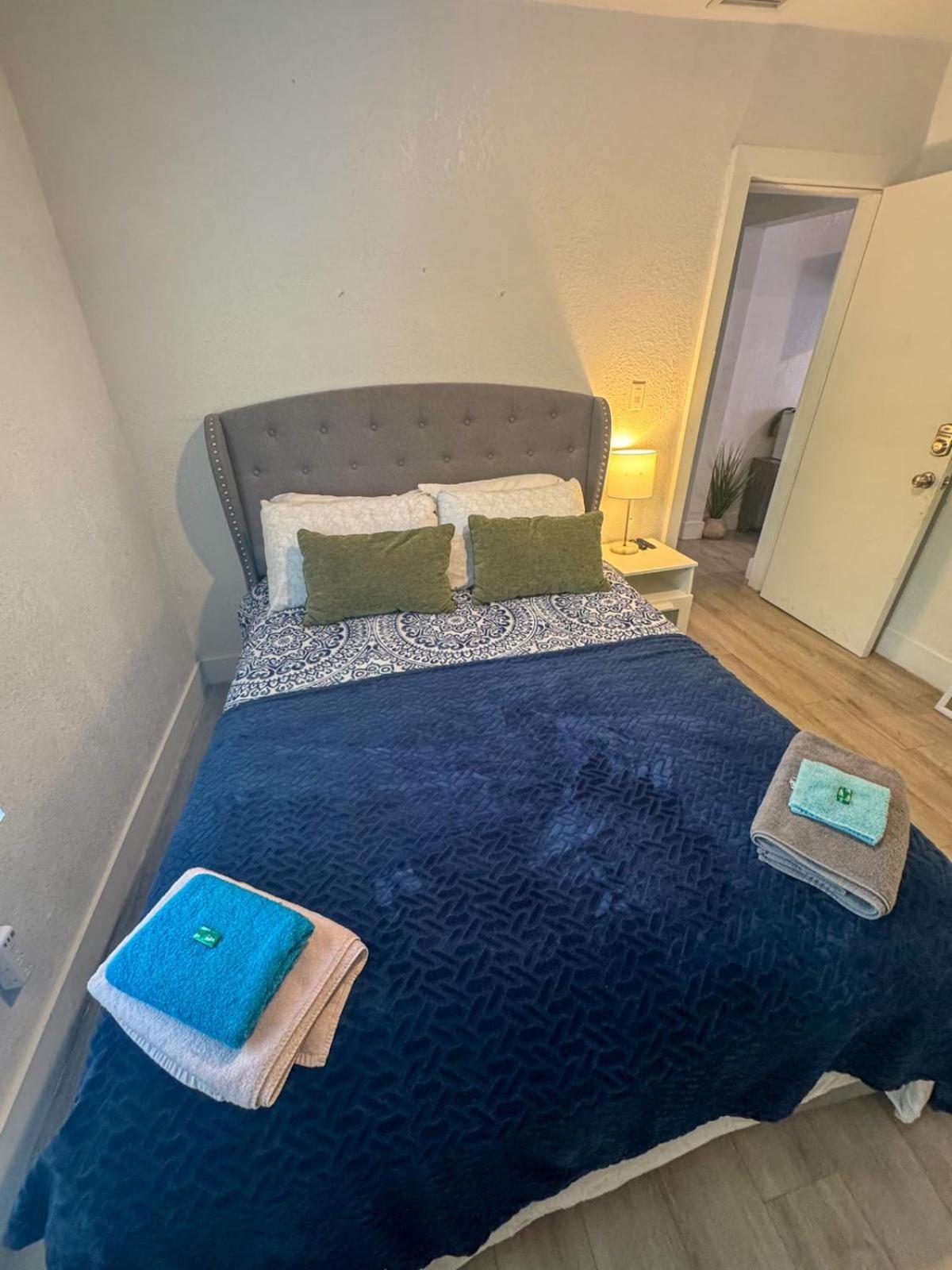 Deluxe In Location In A 2 Bedrooms Unit - Parking, Laundry And Luggage Storage Gasthof