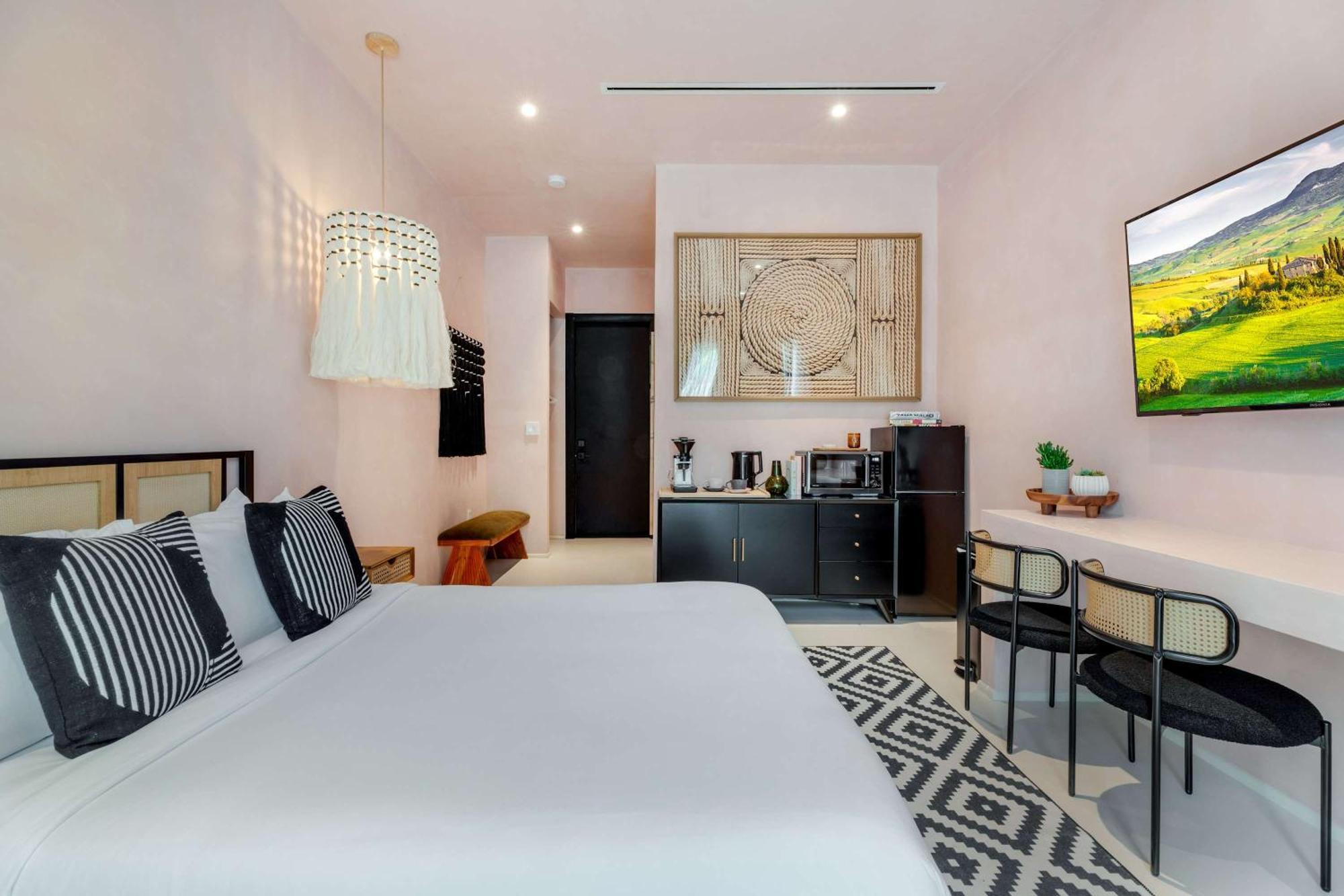 Artisan Studio- Breakfast Nook By Design District Miami