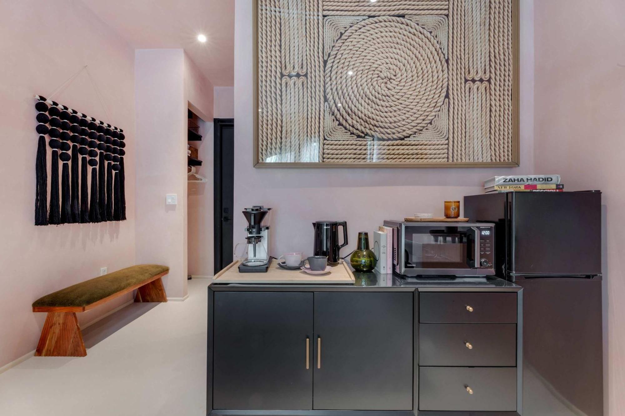 Apartment Artisan Studio- Breakfast Nook By Design District *