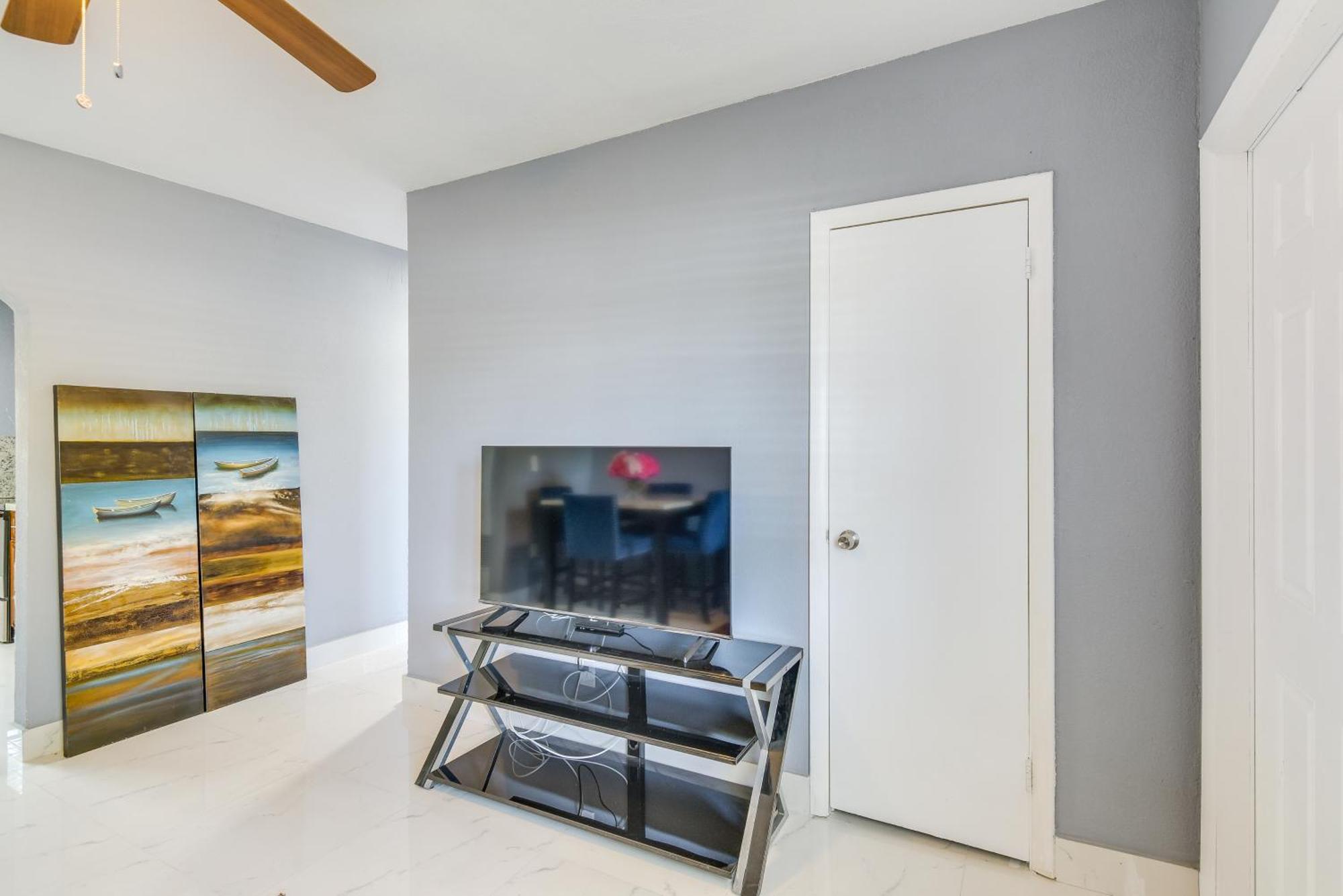 Apartment 7 Mi To Surfside Pet-friendly Unit In Miami