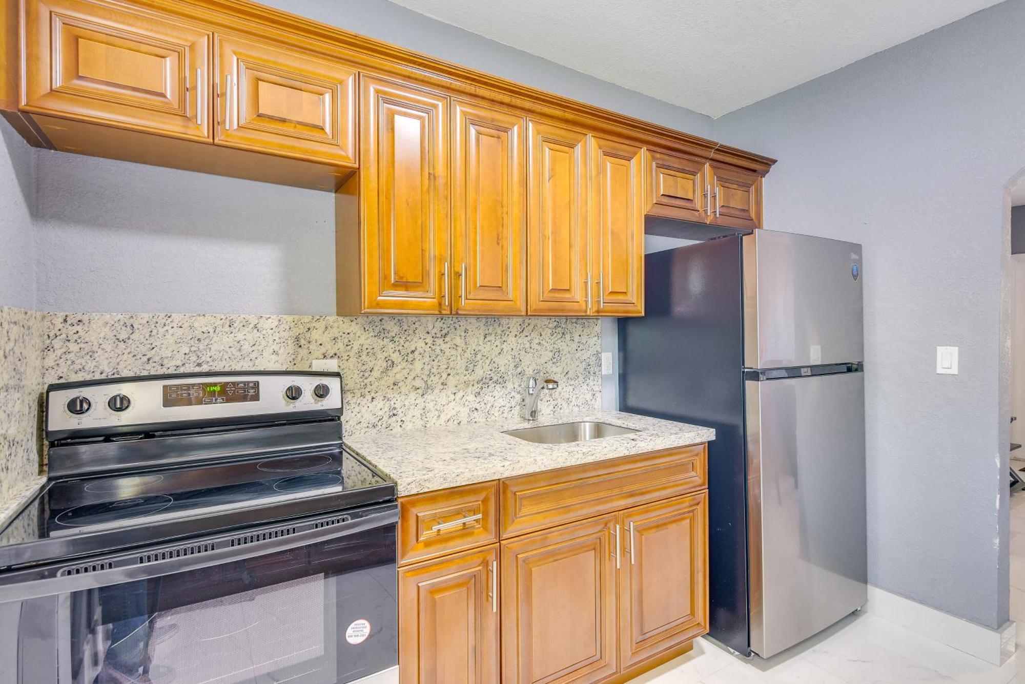 Apartment 7 Mi To Surfside Pet-friendly Unit In Miami