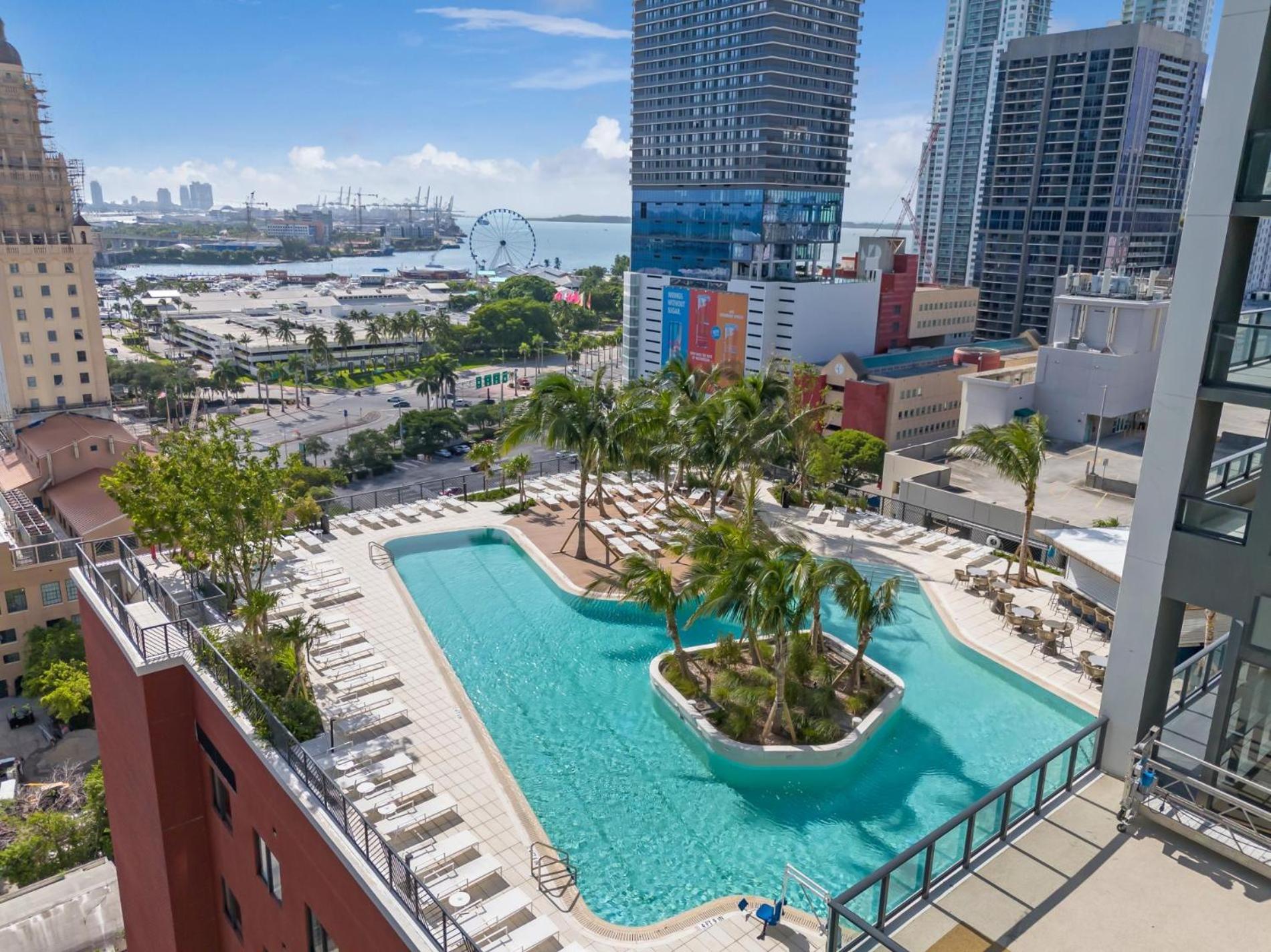 Stunning 1br With Breathtaking Views On The 50th Floor Apartment *