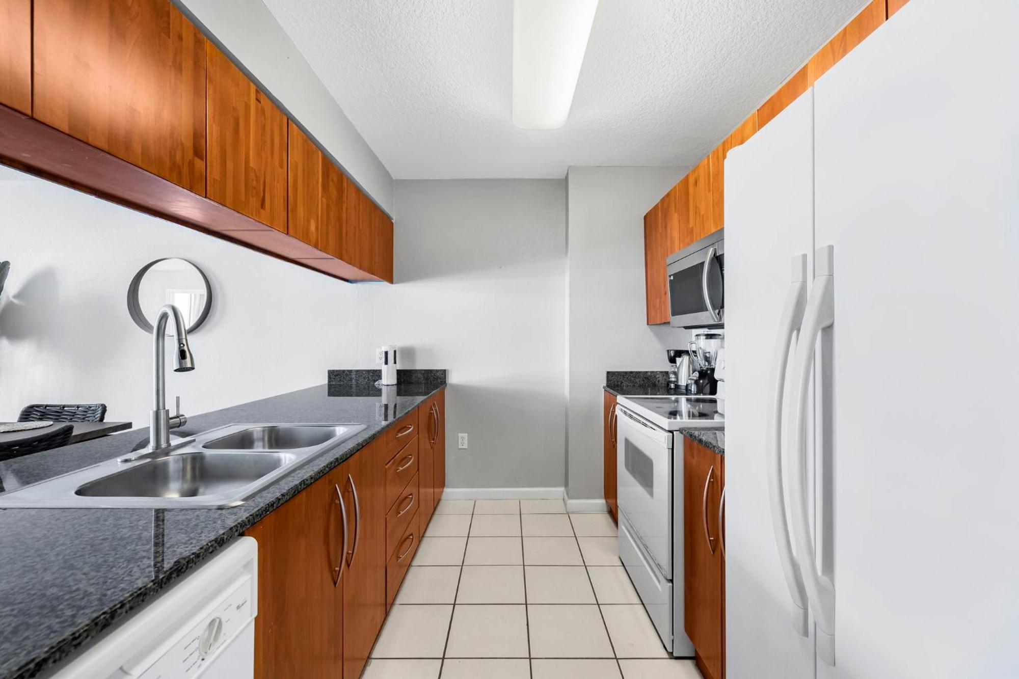 Enjoy Of Beautiful Views From Apartment Miami