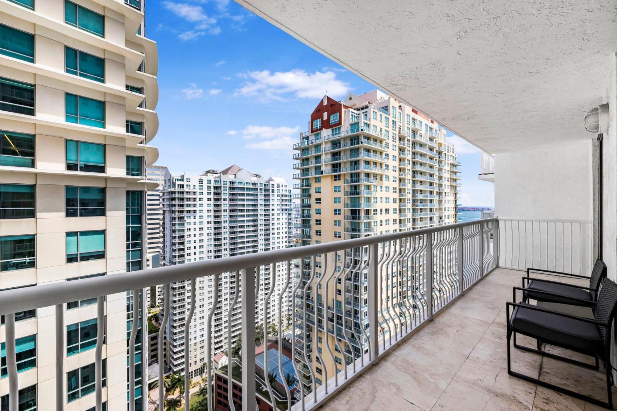 Enjoy Of Beautiful Views From Apartment