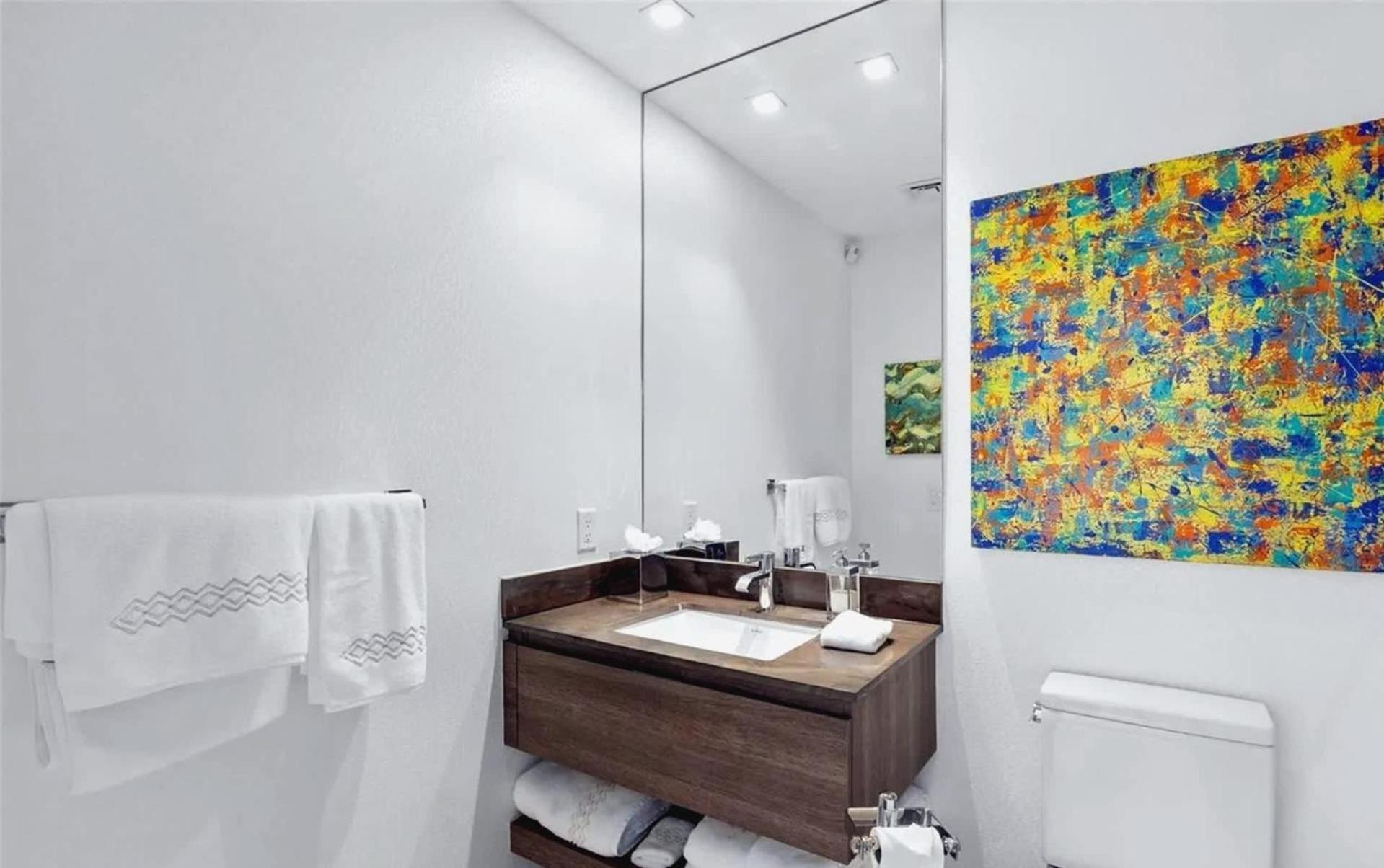 Luxury Coastal Living 3 Bedroom Unit Apartment