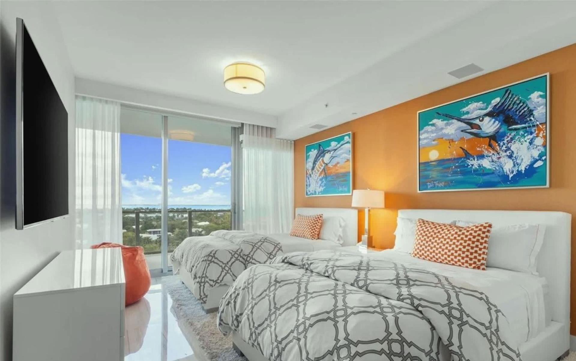 Luxury Coastal Living 3 Bedroom Unit Miami